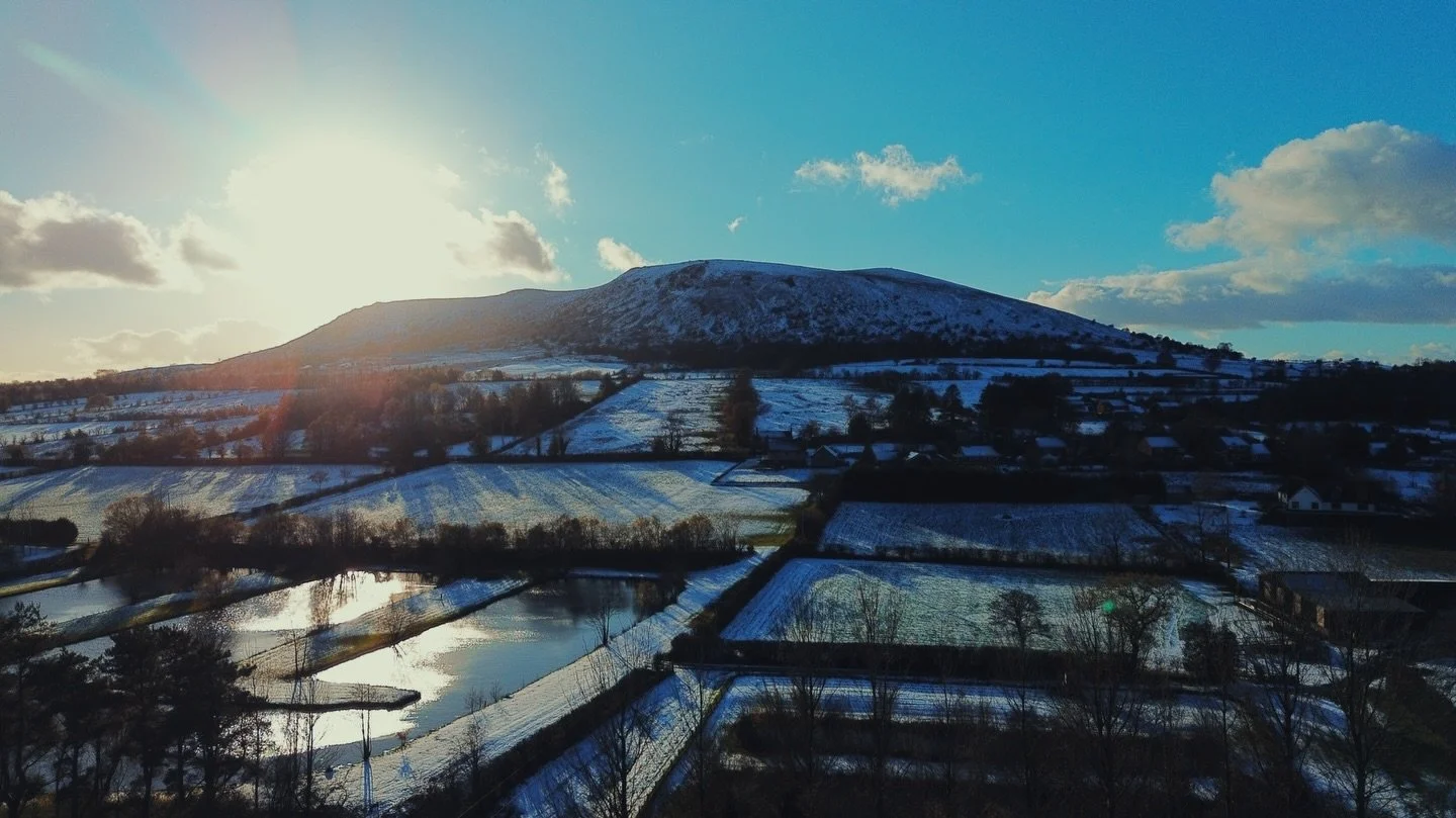 Lunar Lakes and the enclosing landscape after first snow

#naturespace #naturecommunity #corndonhill #shrewsbury #shropshire