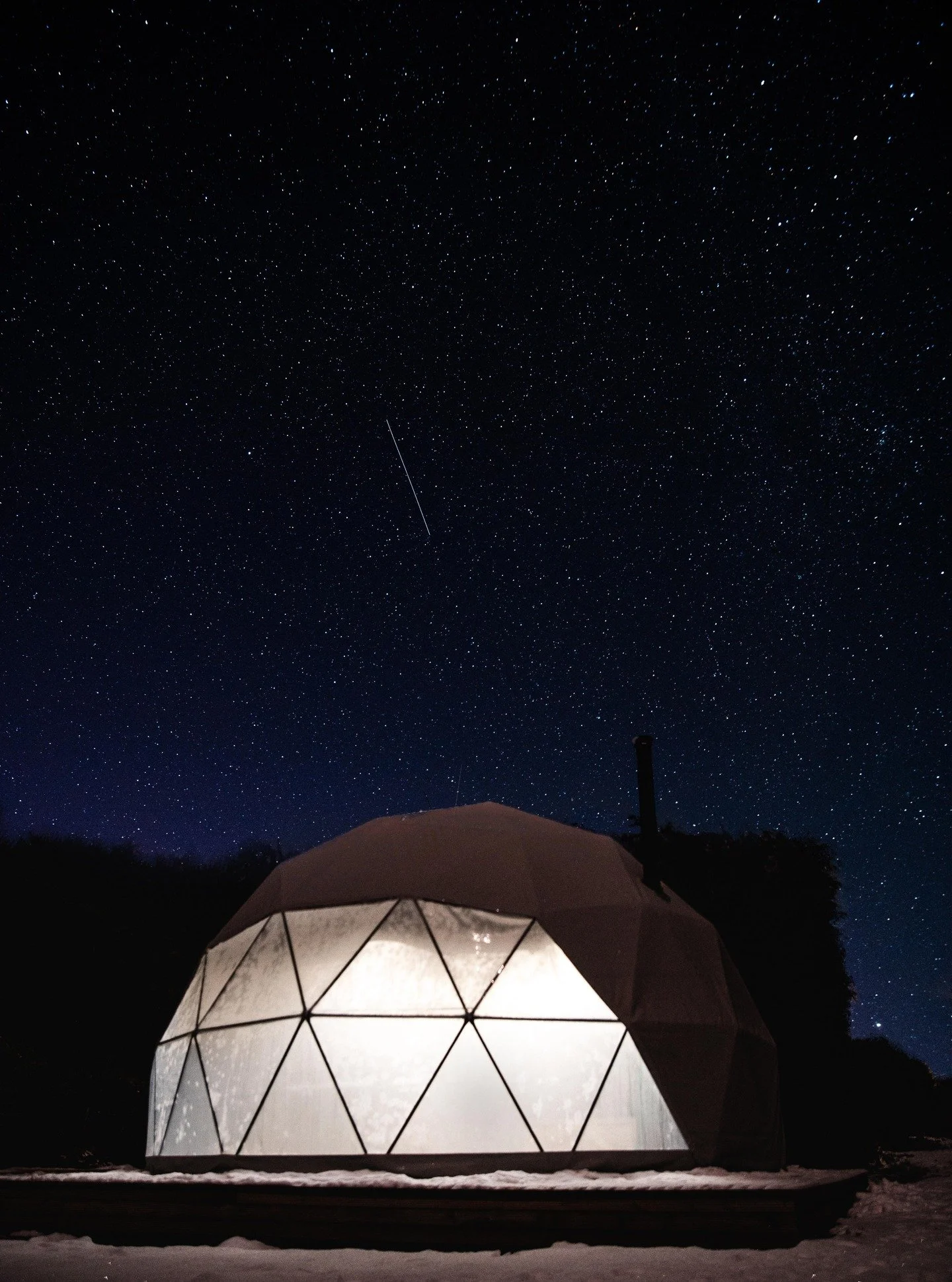 Winter Nights at Lunar Lakes 
@lunarlakes.uk 

Photos by @_joebreakwell_ 

#nightsky #nightskyphotography #geodesicdome #naturephotography #shropshire
