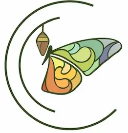 Une illustration stylisée d'un papillon coloré avec des ailes détaillées et un corps brun, entourée de deux lignes courbes.