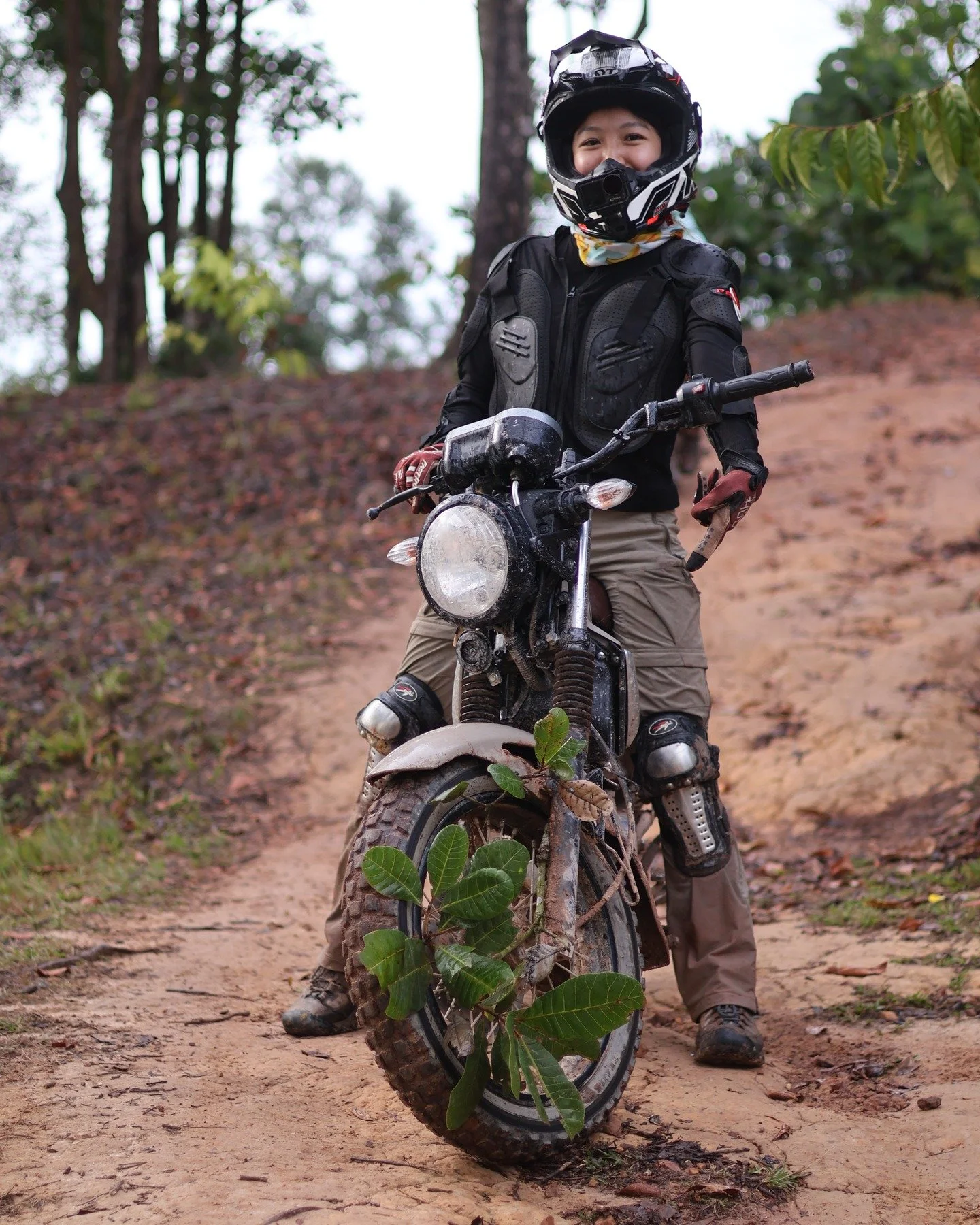 Gotta decorate and look pretty - even in the jungle 😂