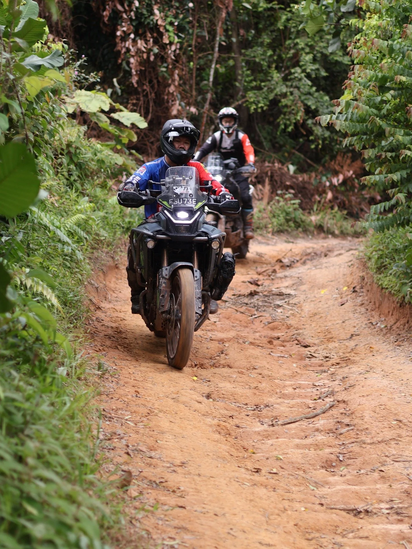 Any bike is a dirtbike if you're brave enough.. right? 👊✊

#cfmoto450mt #yamahat7