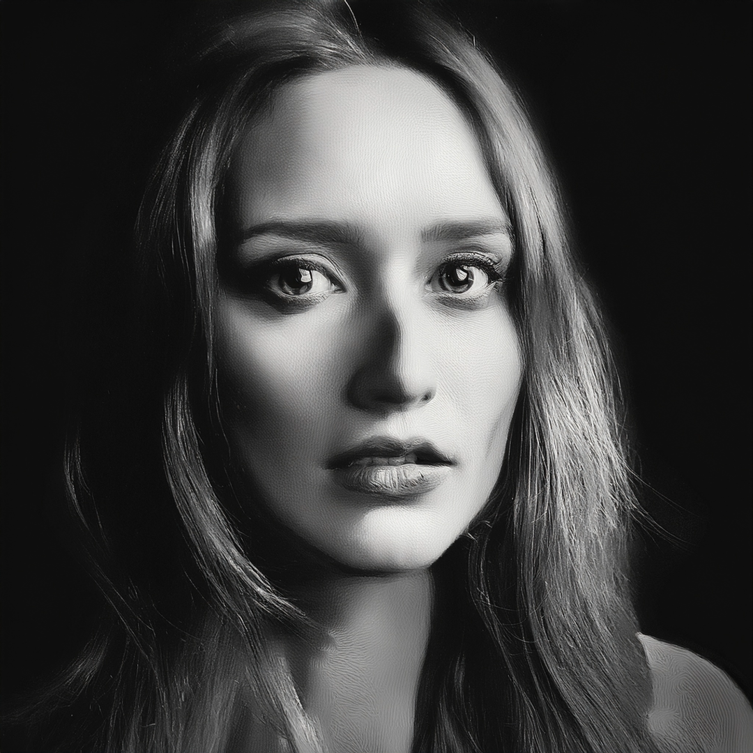 Sofia :
Divination is an artistic gift that she uses and explores since she is teenager. Sofia’s first passion is about reading tarot cards and its meaning. 