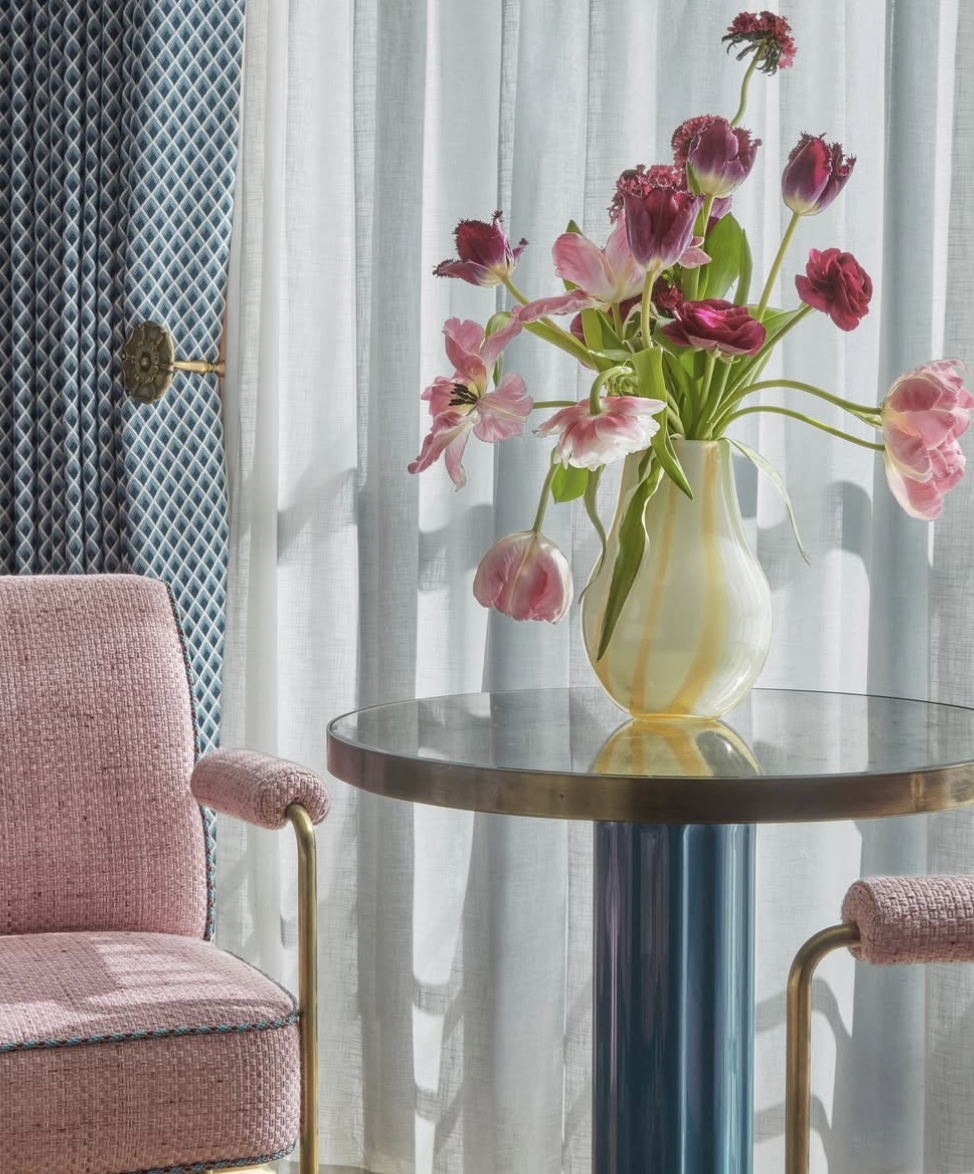 Astro-madame is a space dedicated to exploration and the search for meaning through the divinatory arts. Drawing on ancestral tradition and sharp intuition, we apply our expertise in astrology and clairvoyance to produce high-quality resources.