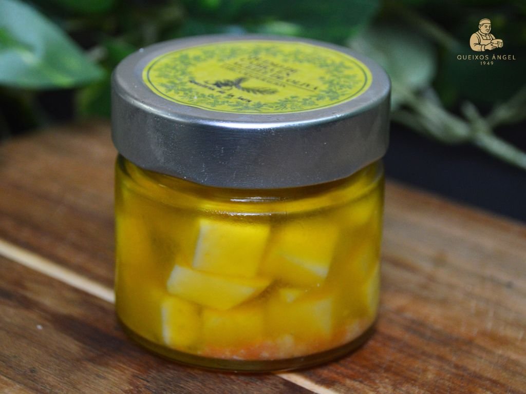 Queso de cabra en aceite de oliva