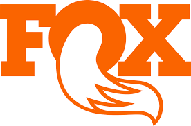 Das Logo von FOX, bestehend aus dem Wort »FOX« in orange mit einer stilisierten Fuchsschwanz im unteren Teil.