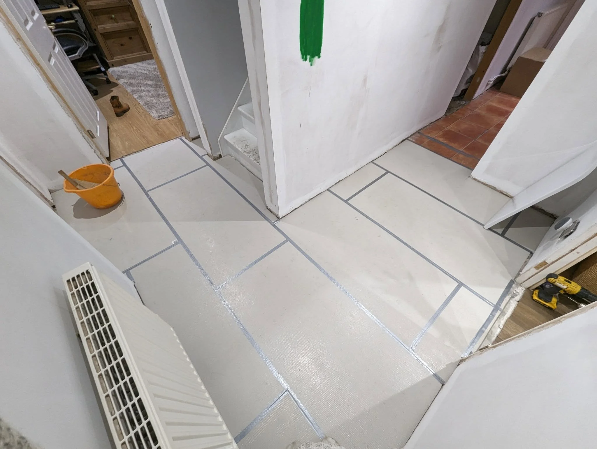 Insulating hallway