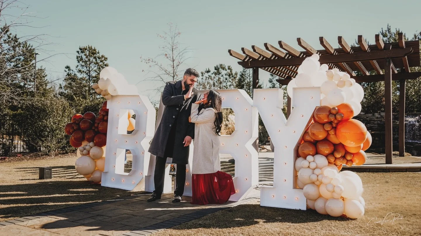 From the very first balloon to the moment of the big reveal 🤎

This &lsquo;Oh Baby&rsquo; holiday-inspired gender reveal &amp; baby shower was designed to feel warm, cozy, and filled with heart. Soft neutrals, cuddly bear details, and a little holid