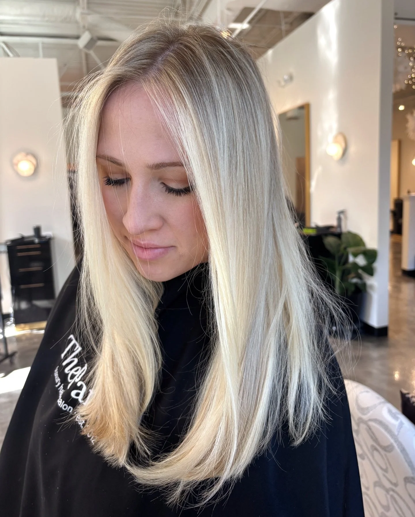 Our favorite kind of winter whites🤍 Blonde refresh for @jenna.goetze by @stacietoocool