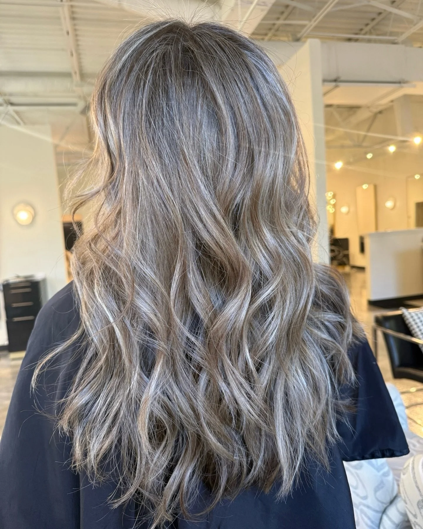 This dimensional blonde by @rbdidmyhair is everything 😍💛