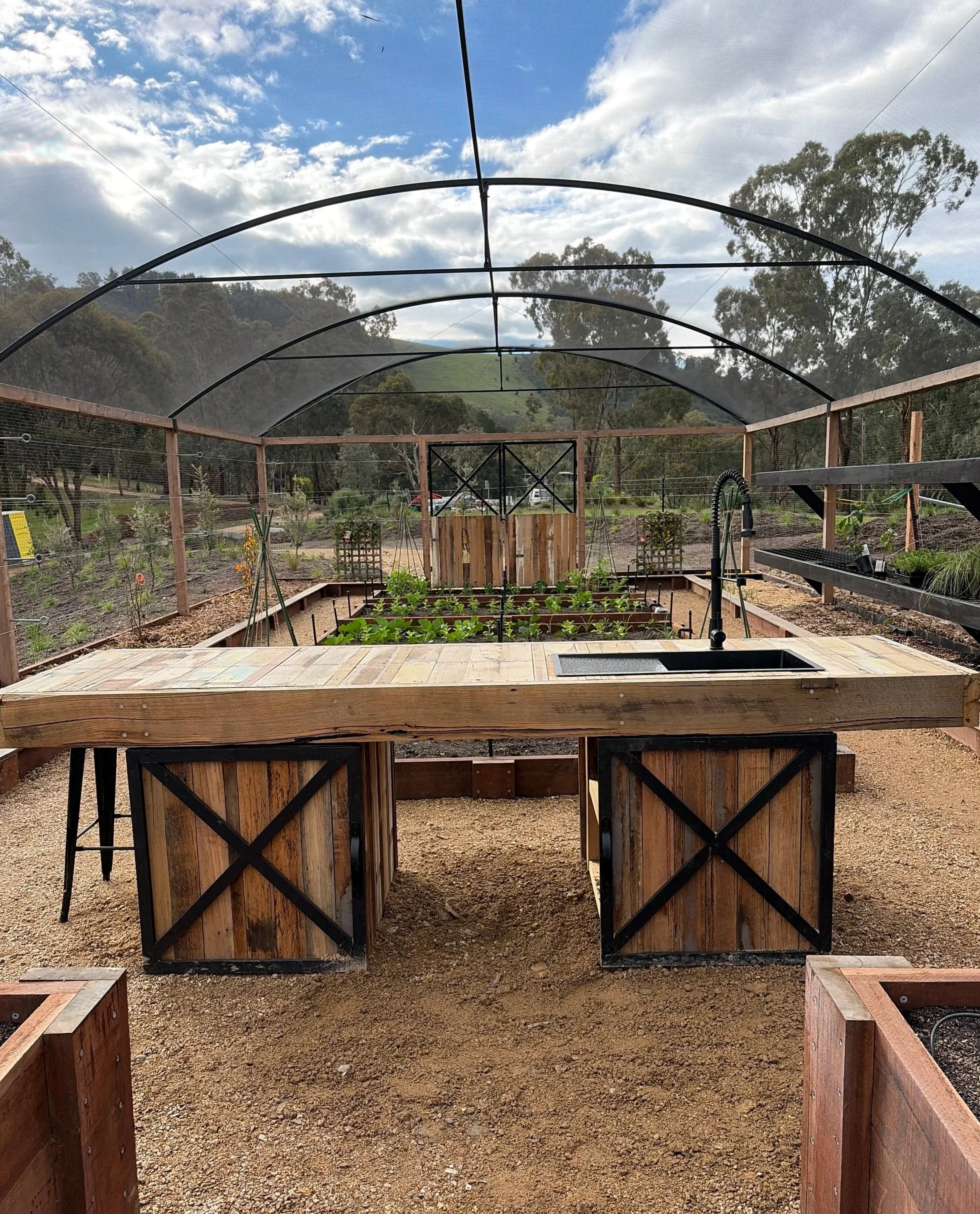 Potting+work+bench+.jpg