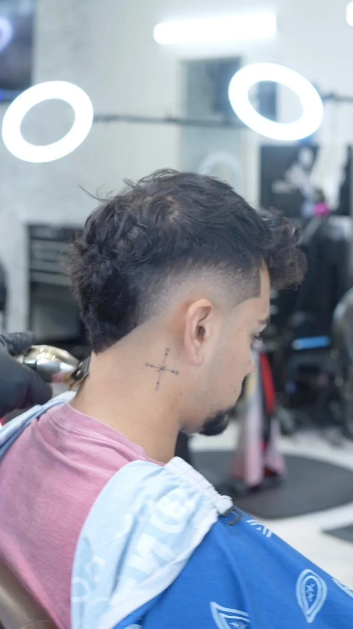 always accepting new clients 💈🙏🏻 click the link on my bio to book your next appointment 📲
.
.
.
#oxnardbarber #barber #barberlife #ventura #venturabarber #venturacounty #oxnardcalifornia #oxnard