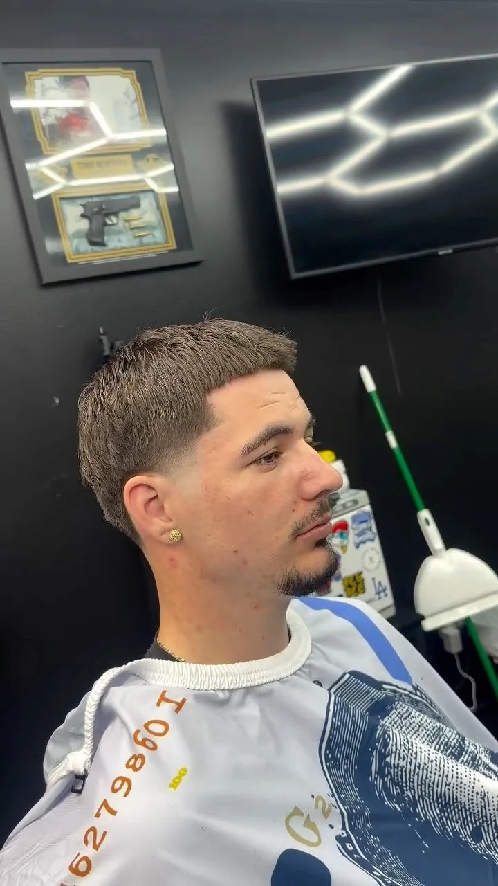 All you need is a haircut and you’re back in the game ๐ฅ๐ @stylecraftpro
.
.
.
Open 7 days a week ๐ฒ Link in bio for any appointments ๐ซก
.
.
.
#oxnardbarber #oxnardbarber #barbernearme