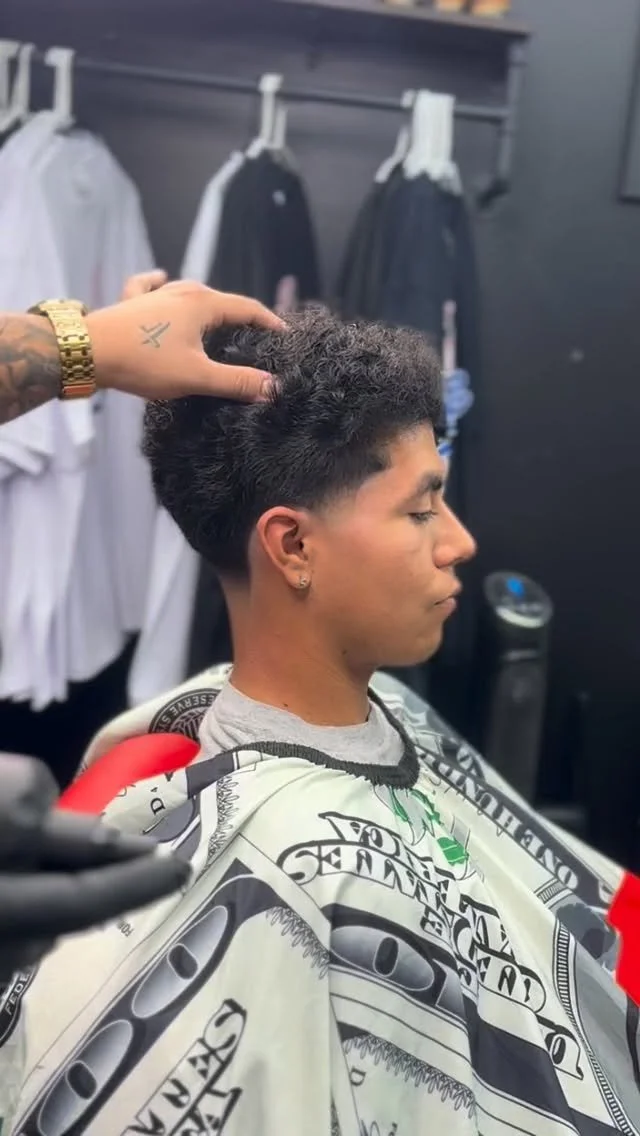 mid taper w curls ๐ฅ๐
.
.
.
#oxnardbarber #oxnardbarbers #barberlife #bluree #ctbbarberstudio #barbernearme #barbers #venturacounty