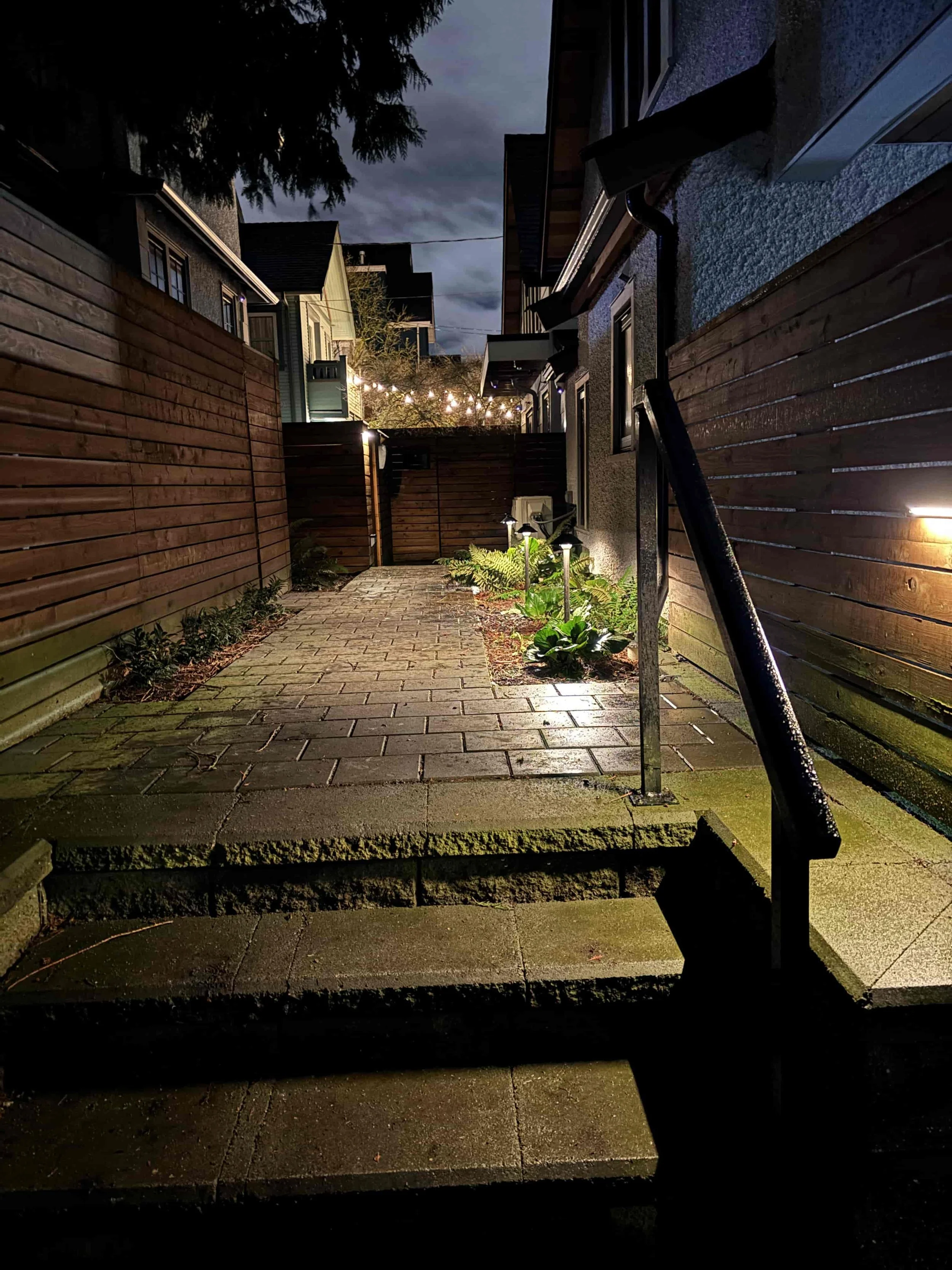 east_vancouver_pathway_lighting_with_hardscape_light.JPG