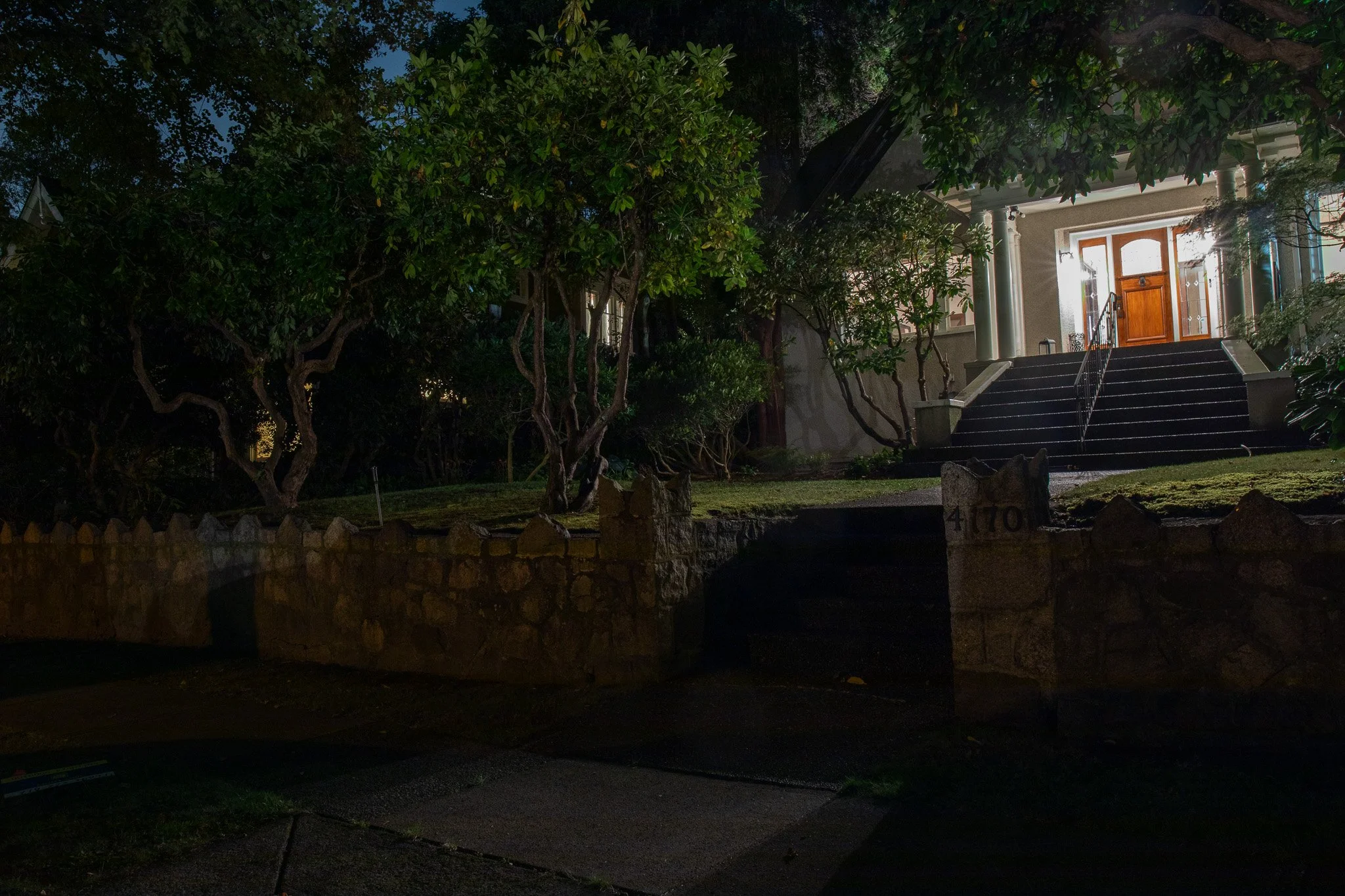 crown-crescent-point-grey-front-yard-lighting-before.jpg