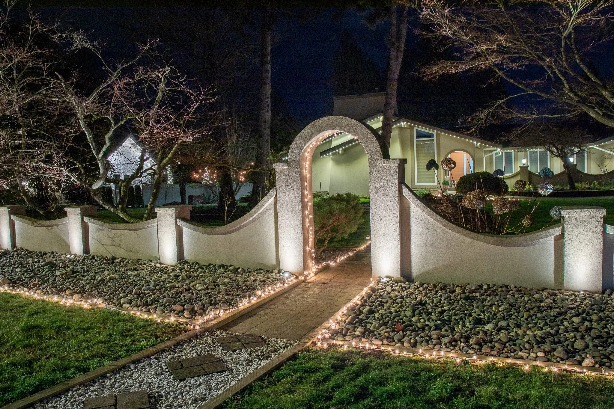 fence lighting in abbotsford bc close up.jpg