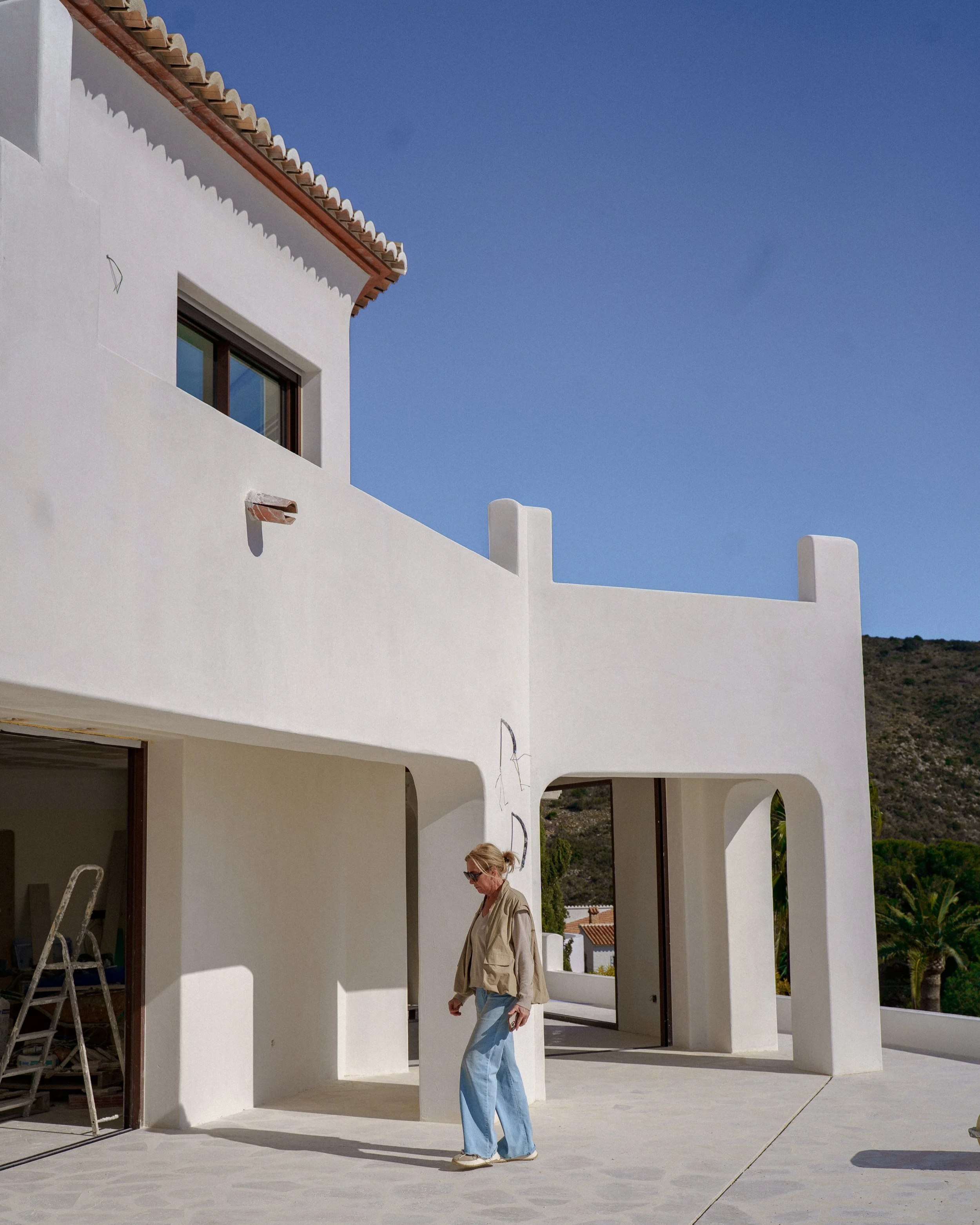 Ingrid the founder of A concept store Moraira , is at a Building site of our fully renovation project in el Portet. For this Mediterranean feeling home we're doing the full renovation and full interior project and design. 