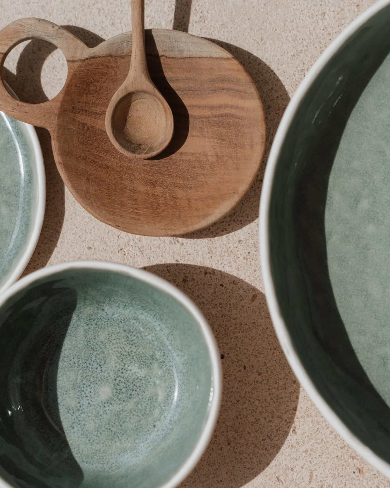 
Ceramics & Tableware for Everyday Living
Ceramics have a way of bringing character to the table. From handmade plates and bowls to cups and serving pieces, the right tableware adds texture, shape and personality to everyday meals and special occasio