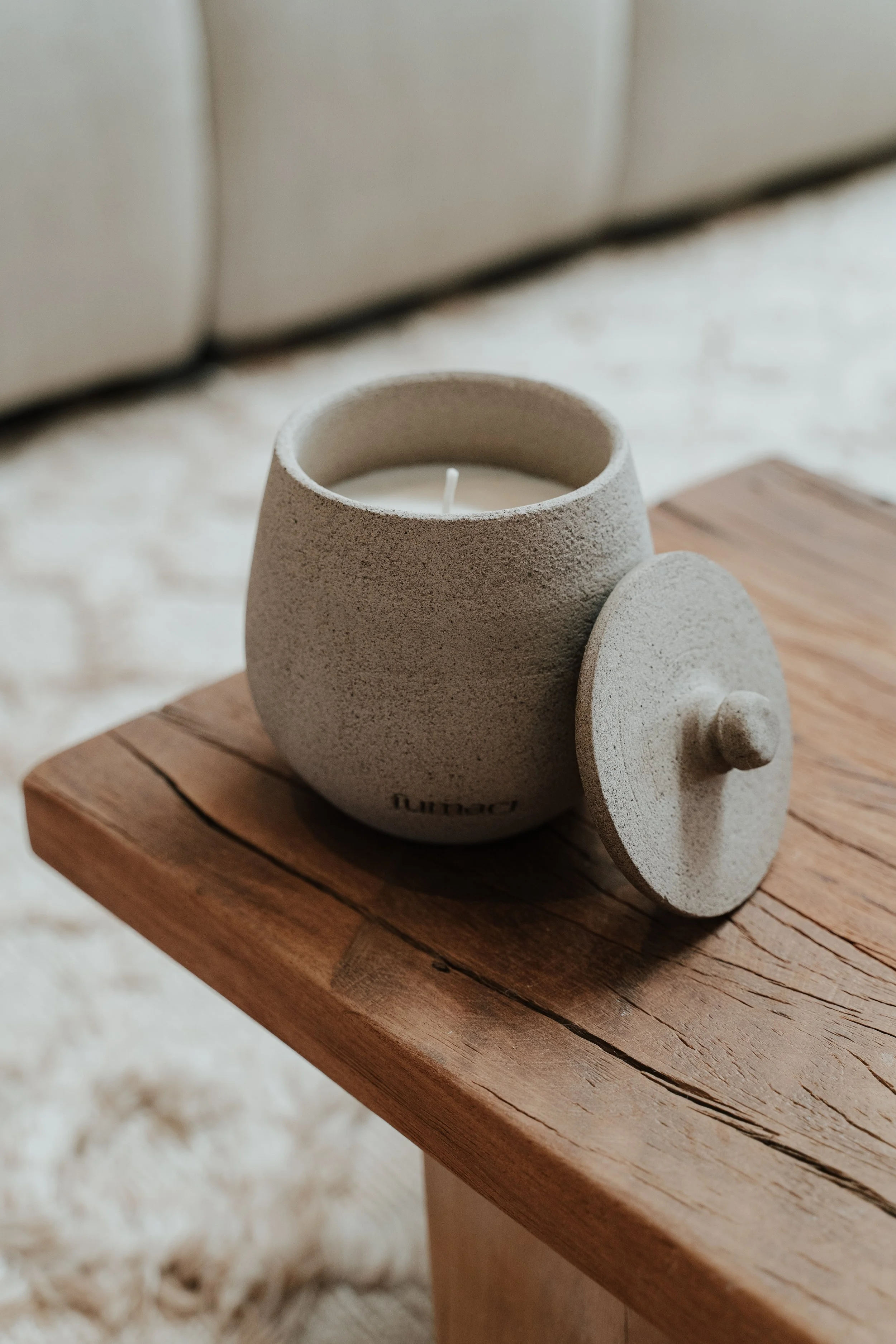 
Decorative Indoor Candles & Home Accessories | A Concept Store Moraira
Indoor Candles for Warm, Considered Interiors
A candle can be more than a source of light. With its simple form, soft glow and subtle presence, it becomes part of the interior it