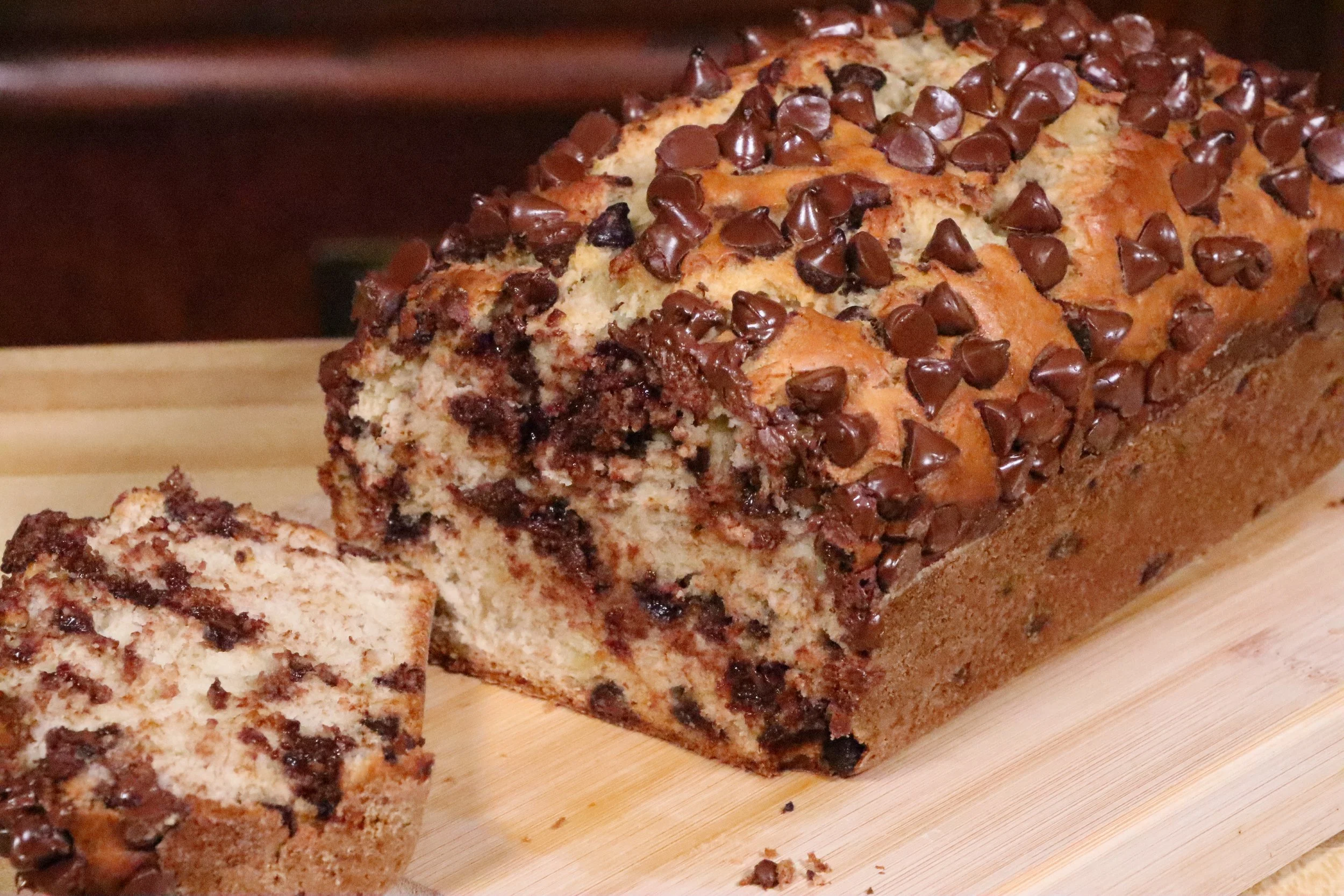 Easy Chocolate Banana Bread Recipe (Moist & Chocolatey)