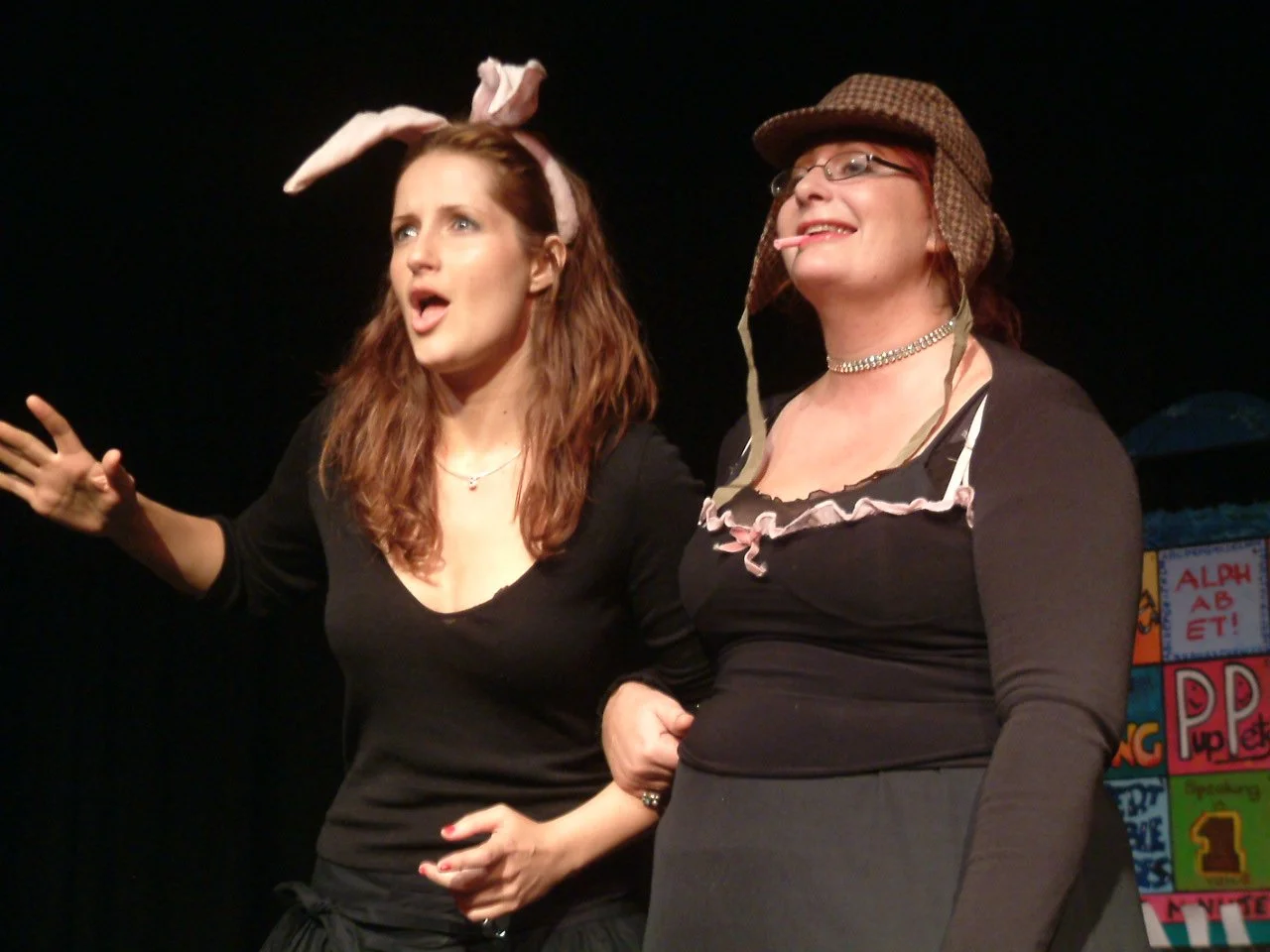 Bianca & Gabby sing KTS03.JPG