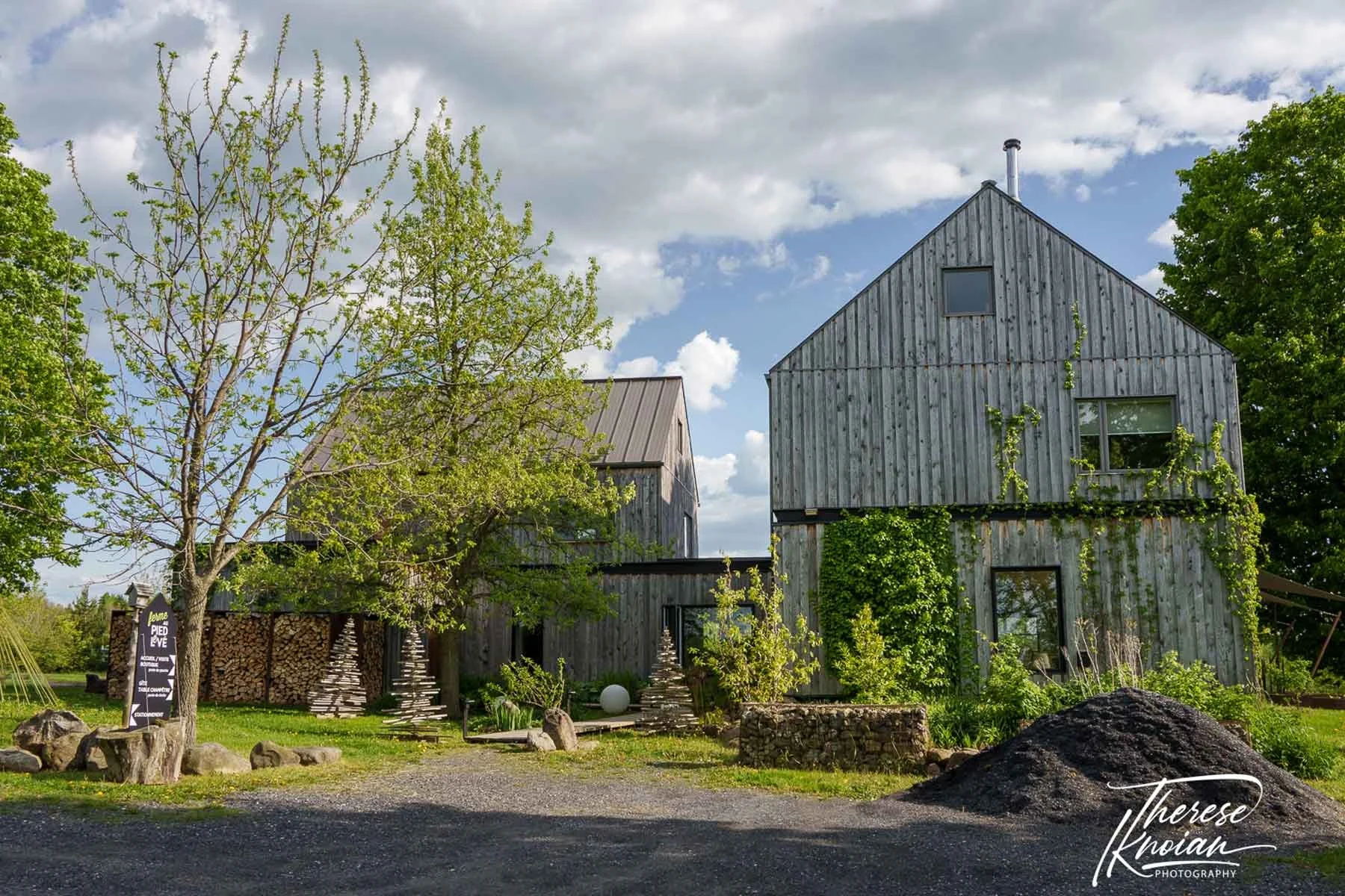 Rustic front entrance to Ferme au Pied Leve