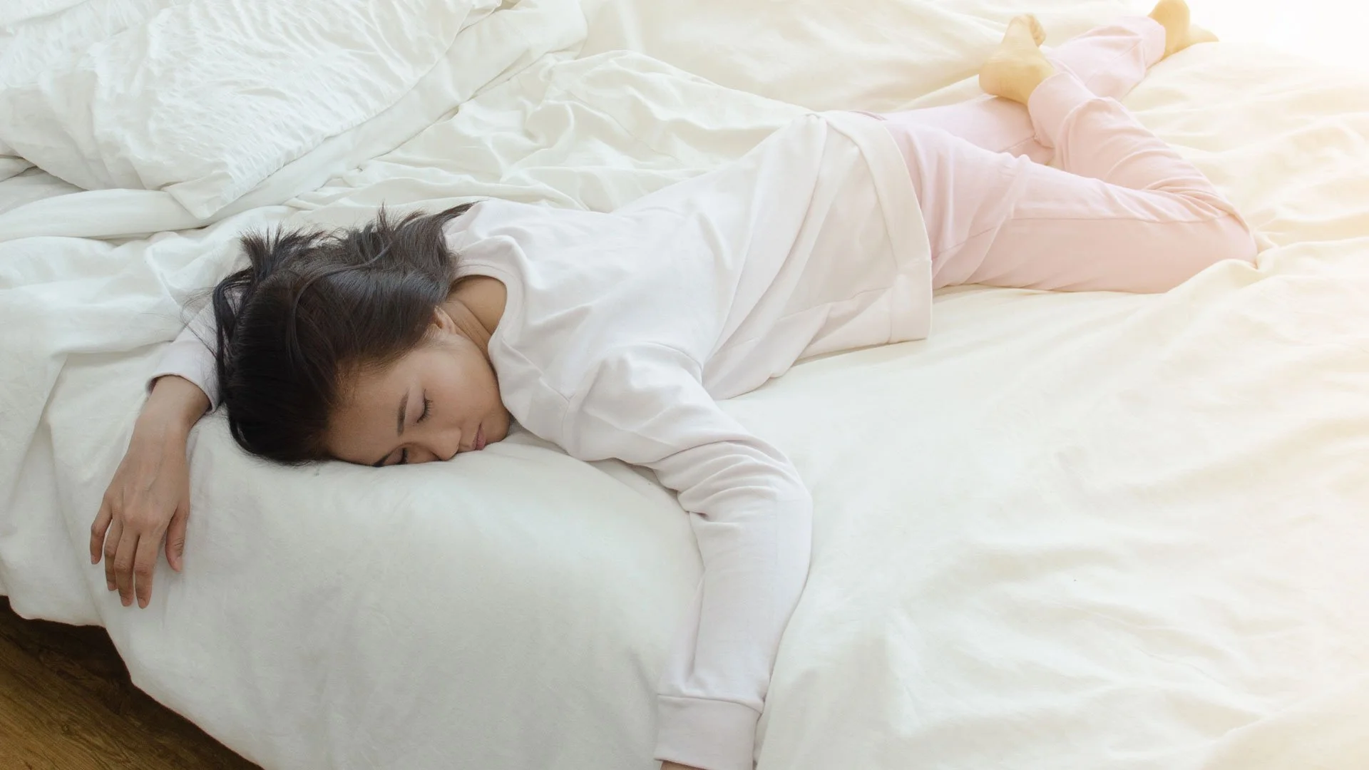 Travel sleep kit essentials: eye mask, earplugs, neck pillow, and pro tips