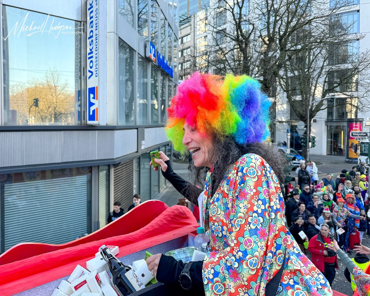 Therese-Iknoian-Carnival-Float-Candy-Toss-Dusseldorf-5479.jpg