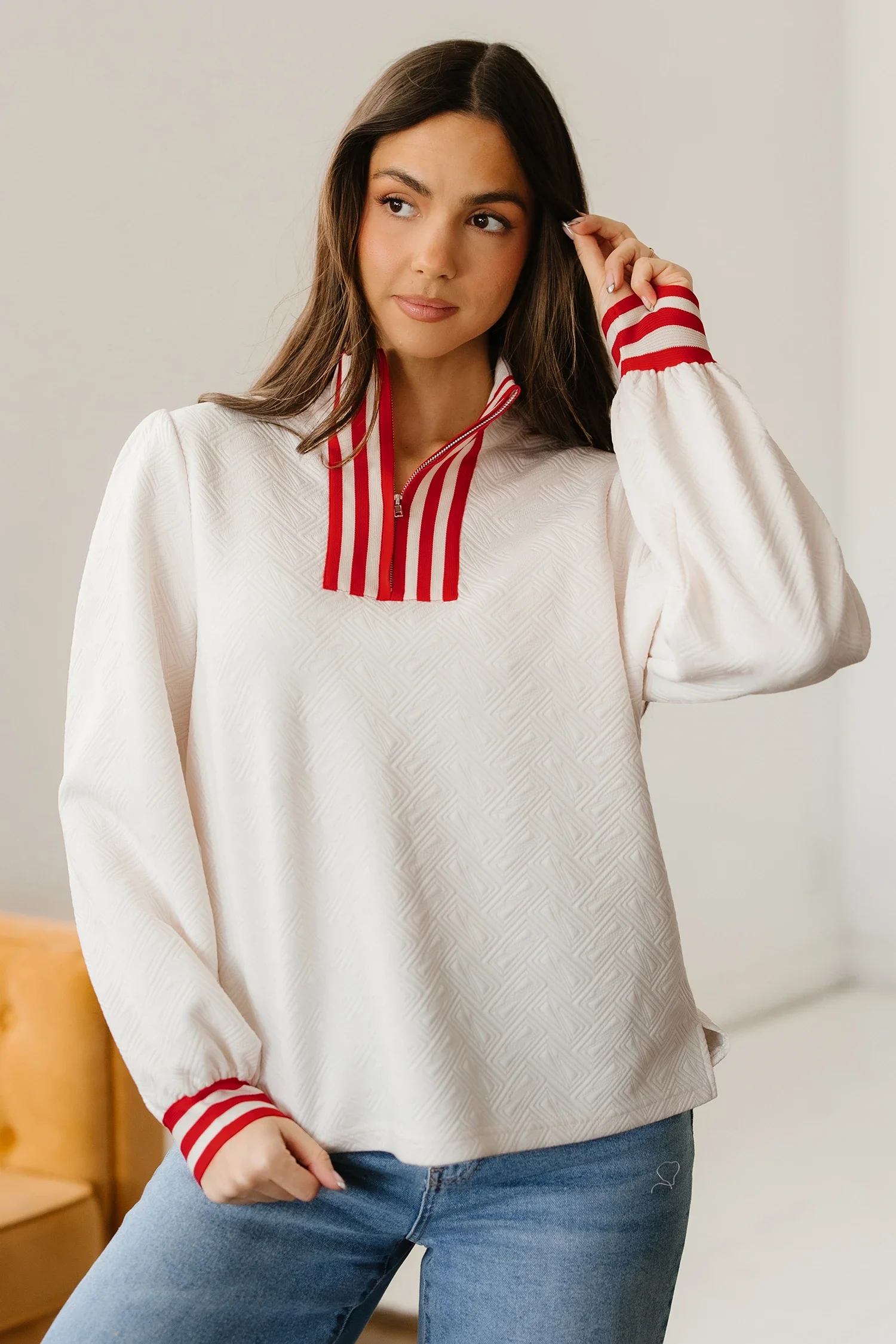 Marquette White Textured Knit Contrast Striped Accent Zipped Collar Pullover Top