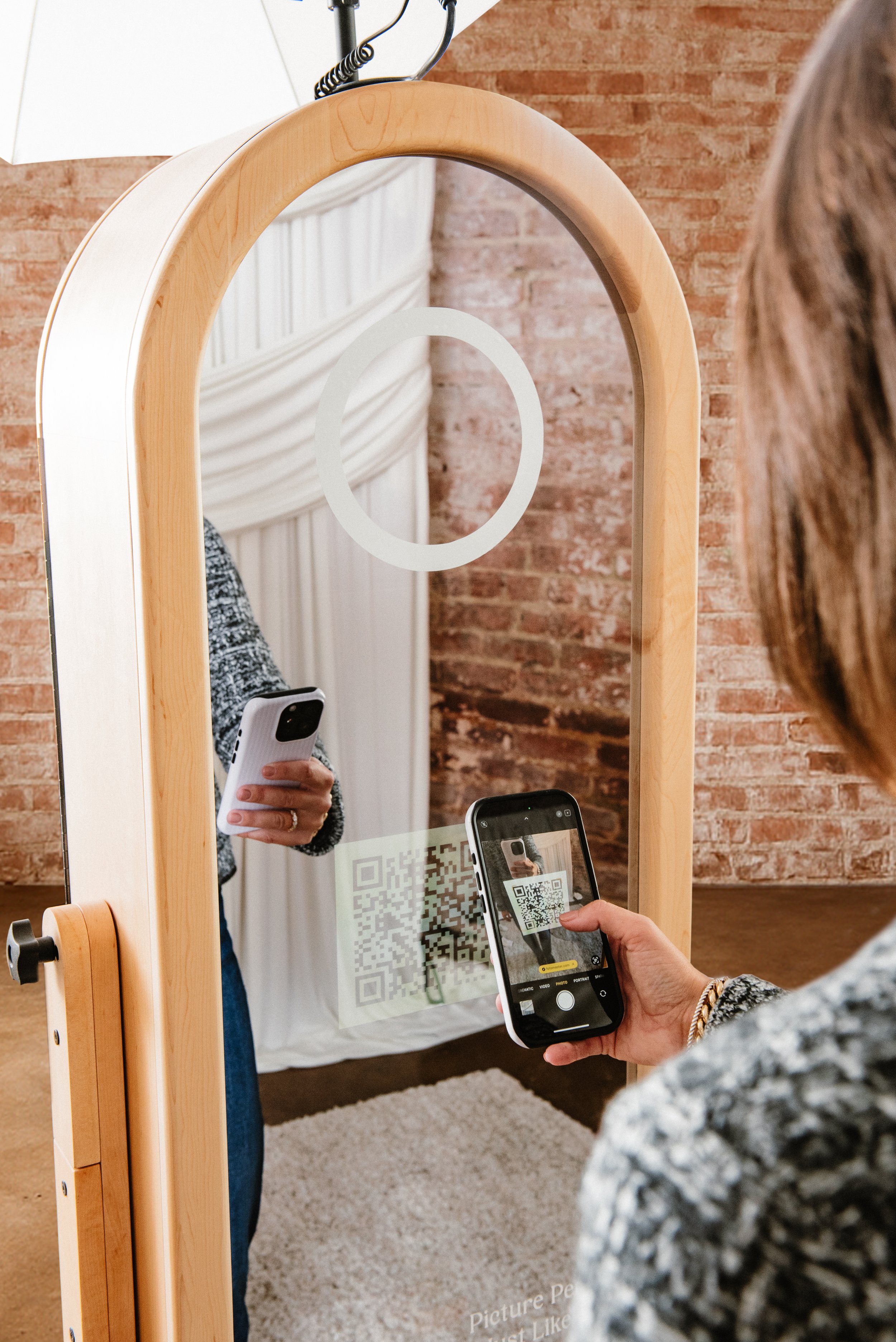 Mirror Photo Booth vs. Open-Air Photo Booth: Which Is Best for Your Wedding?