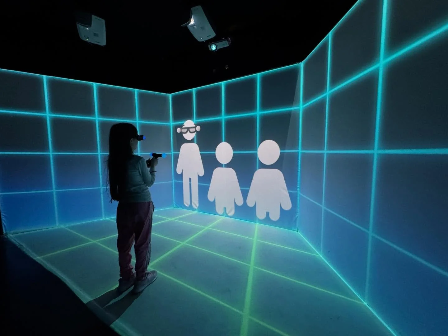 💥Hologram room @lvholoex ! Immerse yourself into the experience and travel back in time with dinosaurs! 🦖🦕

💥You can also dive into an underwater adventure, do an escape room or play LV Holo Sports! 

#lvholoex #hologram #holograms #lasvegas #las