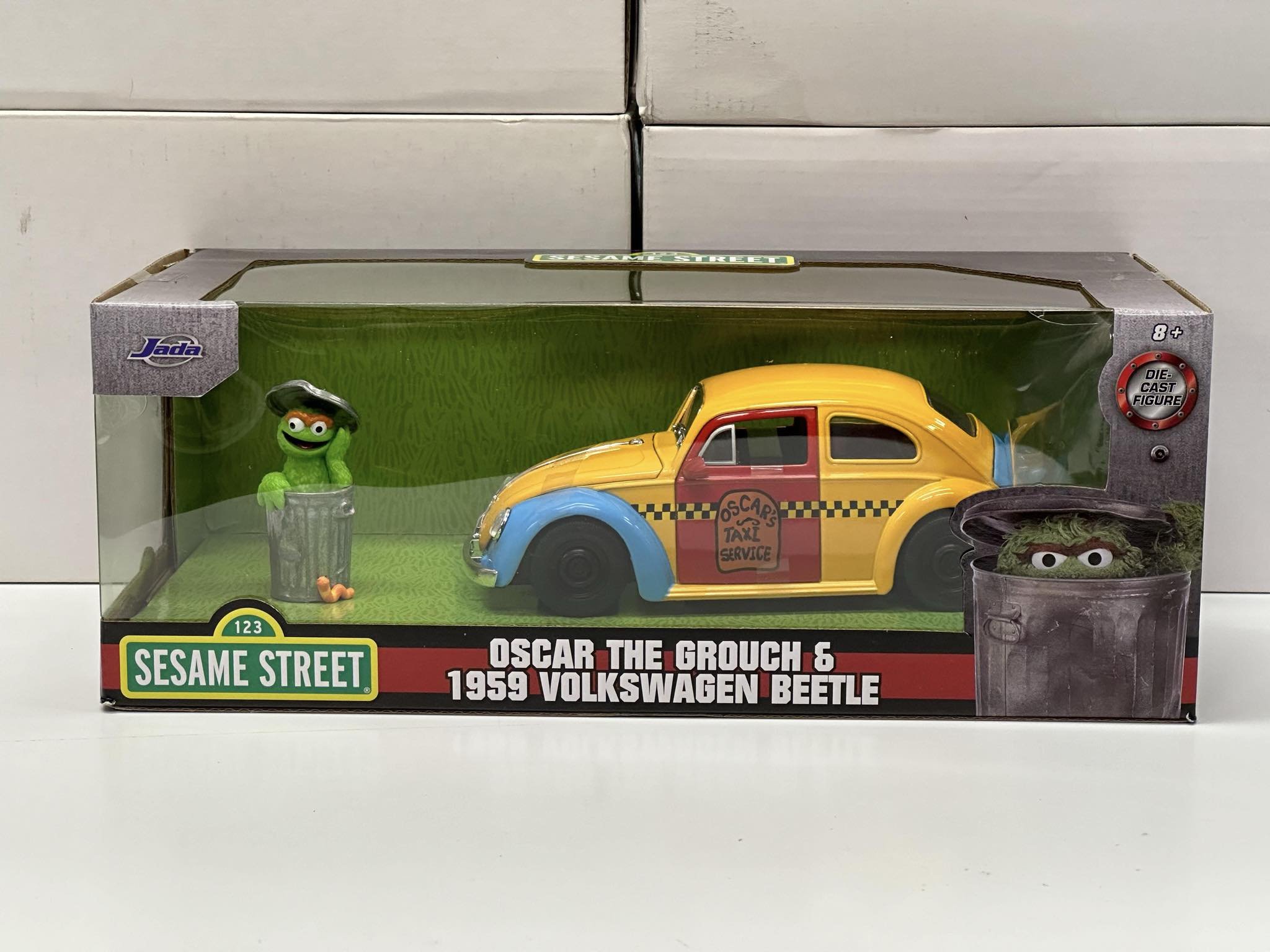 1:24 SCALE OSCAR THE GROUCH & 1959 VOLKSWAGEN BEETLE
