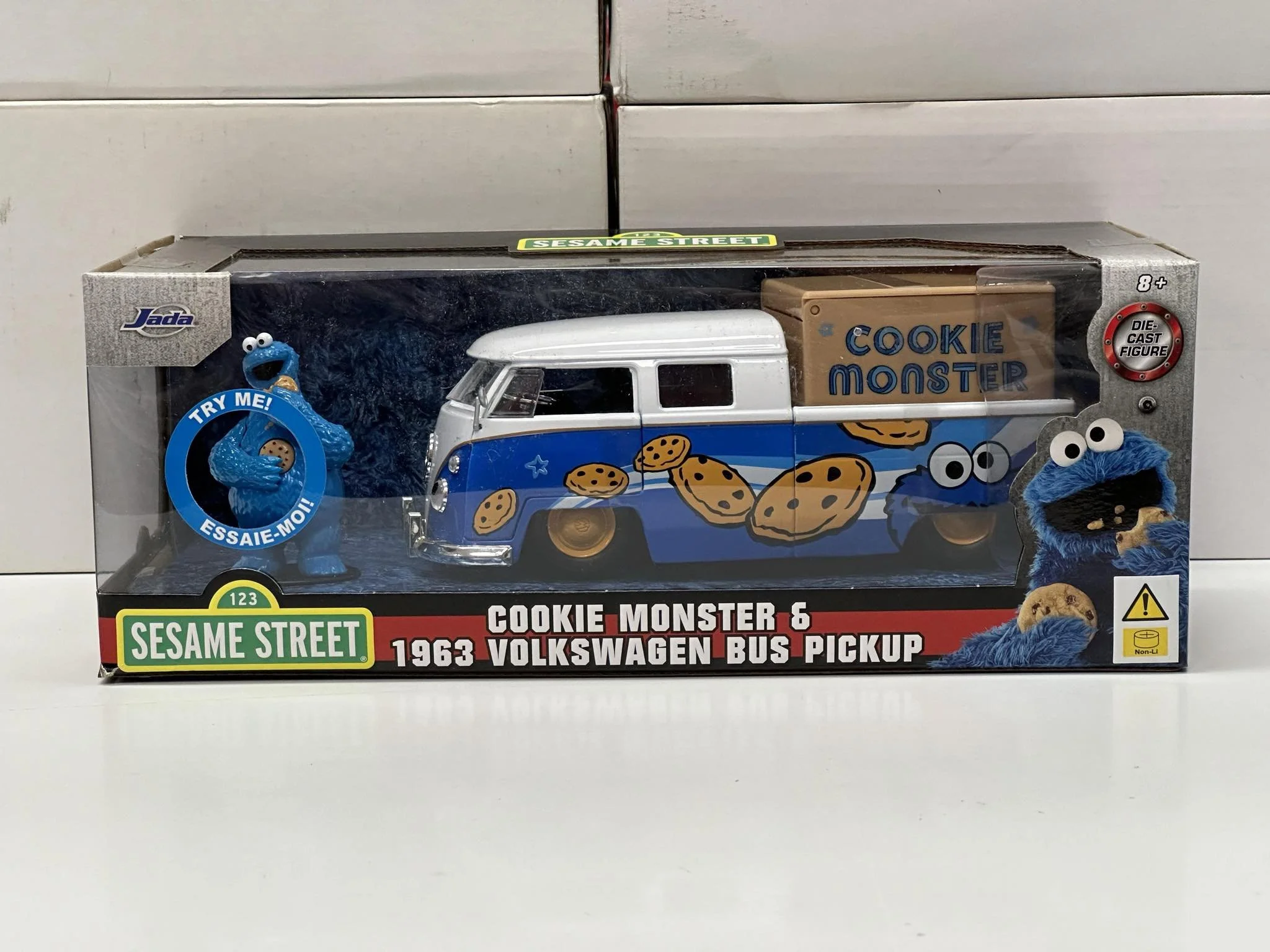 1:24 SCALE COOKIE MONSTER & 1963 VOLKSWAGEN BUS PICKUP