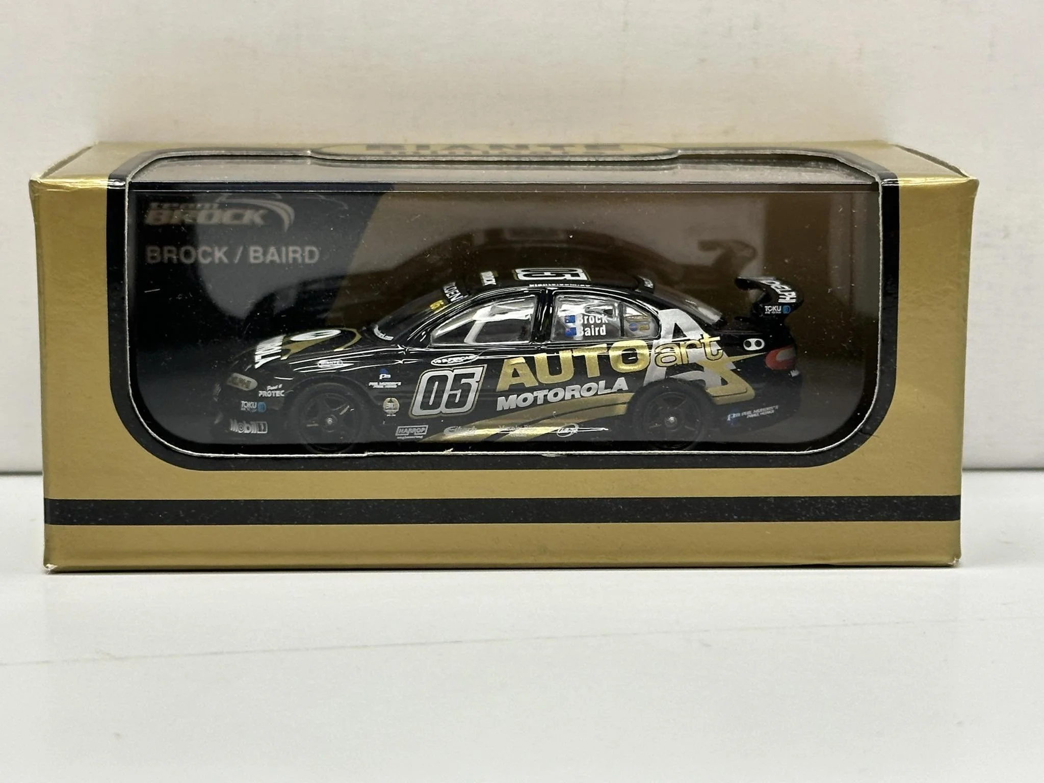 1:64 SCALE HOLDEN VX COMMODORE 2002 TEAM BROCK BROCK/BAIRD