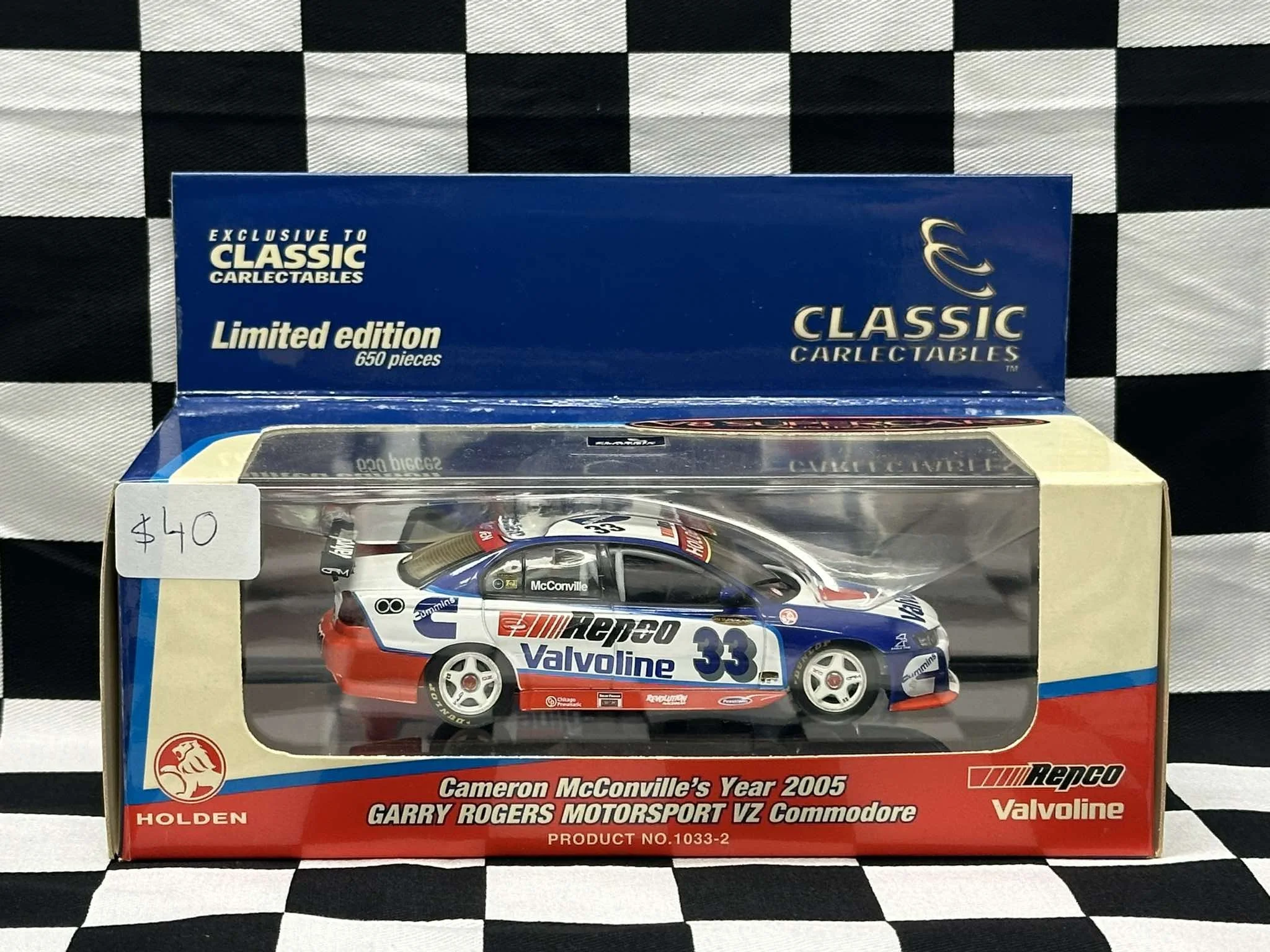 1:43 SCALE HOLDEN VZ COMMODORE 2005 GRM CAMERON MCCONVILLE