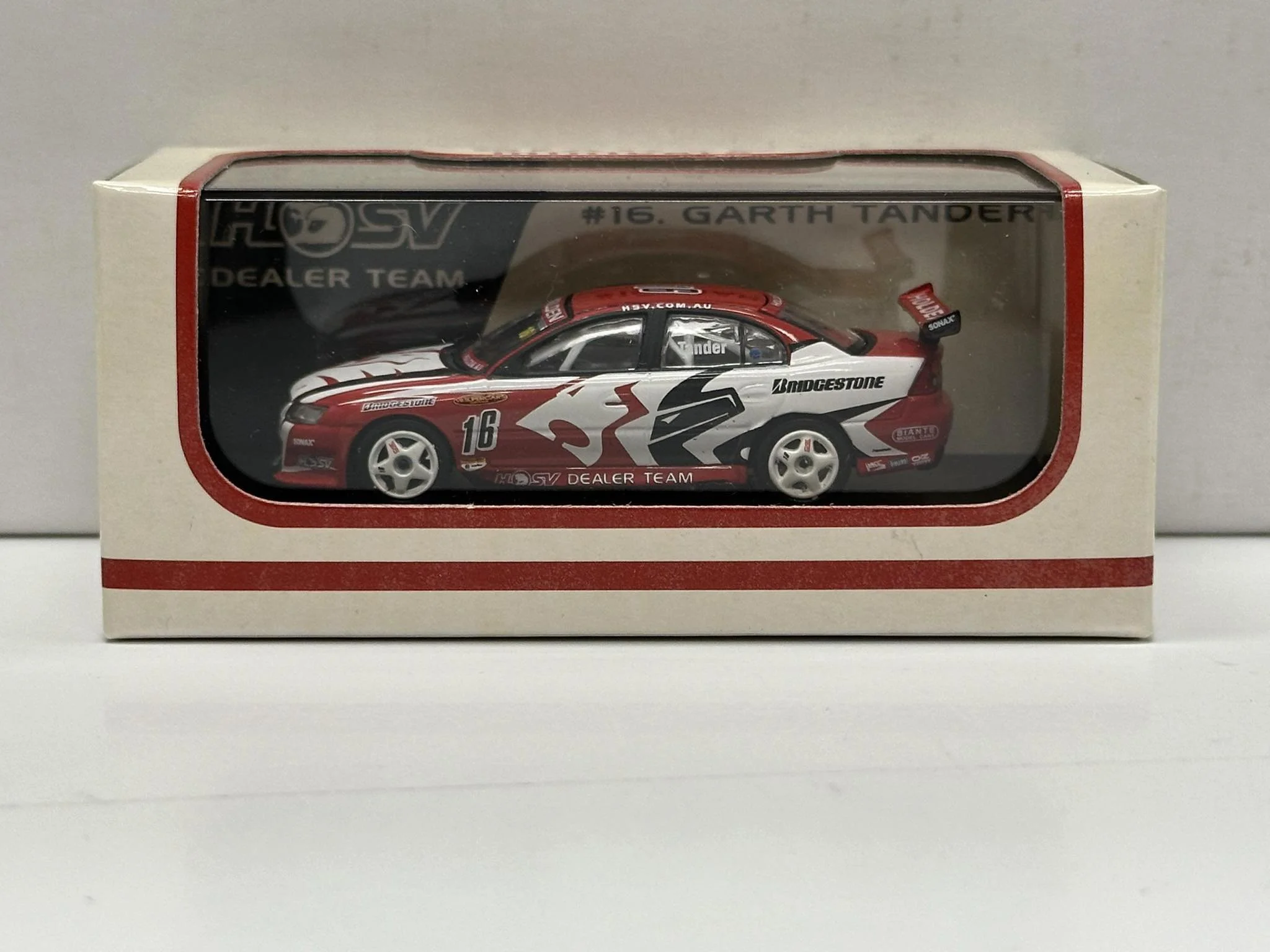 1:64 SCALE HOLDEN VZ COMMODORE 2005 HSV DEALER TEAM GARTH TANDER