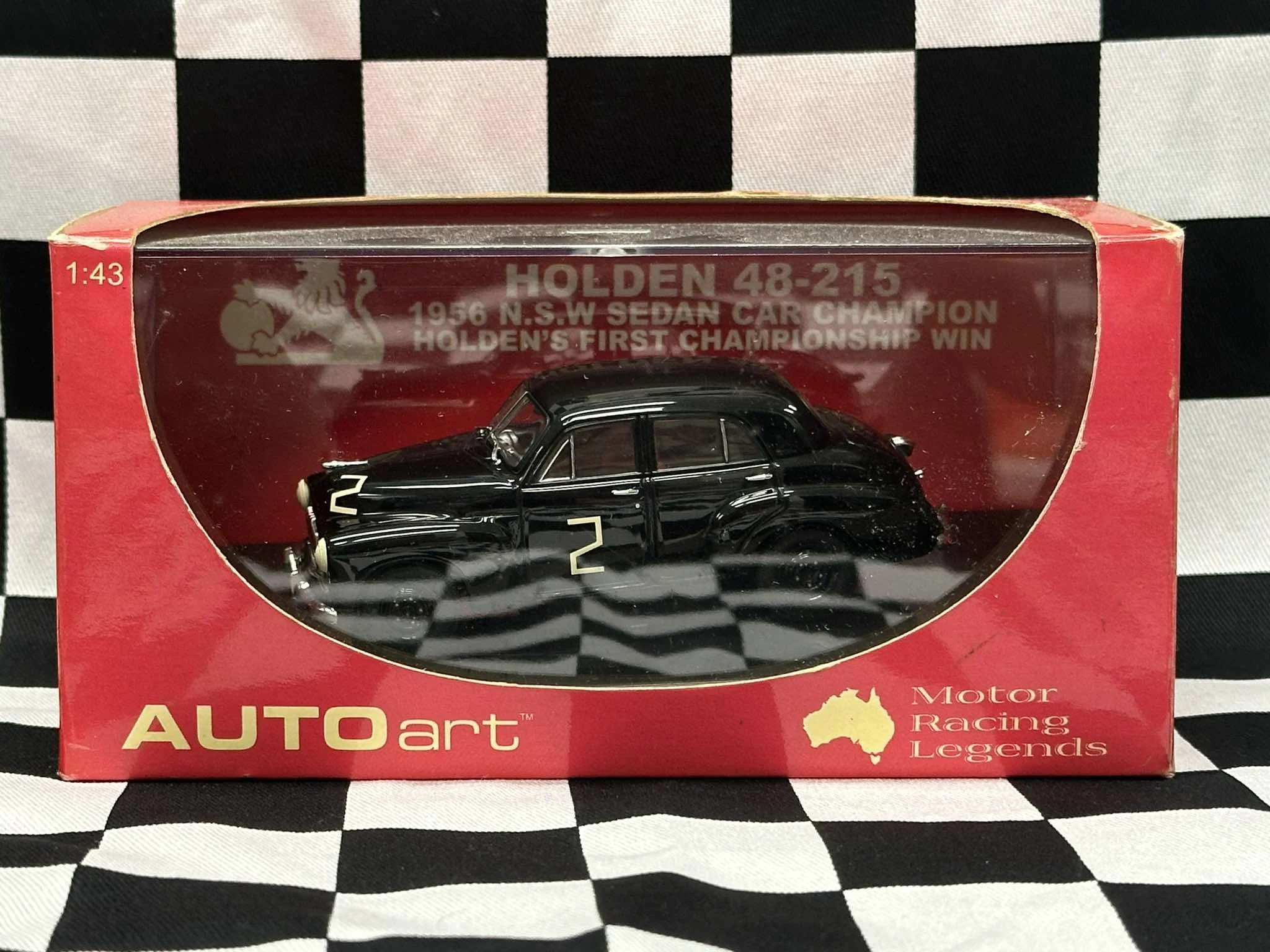 1:43 SCALE HOLDEN 48-215 1956 HOLDEN'S FIRST CHAMPIONSHIP WIN LEO GEOGHEGAN
