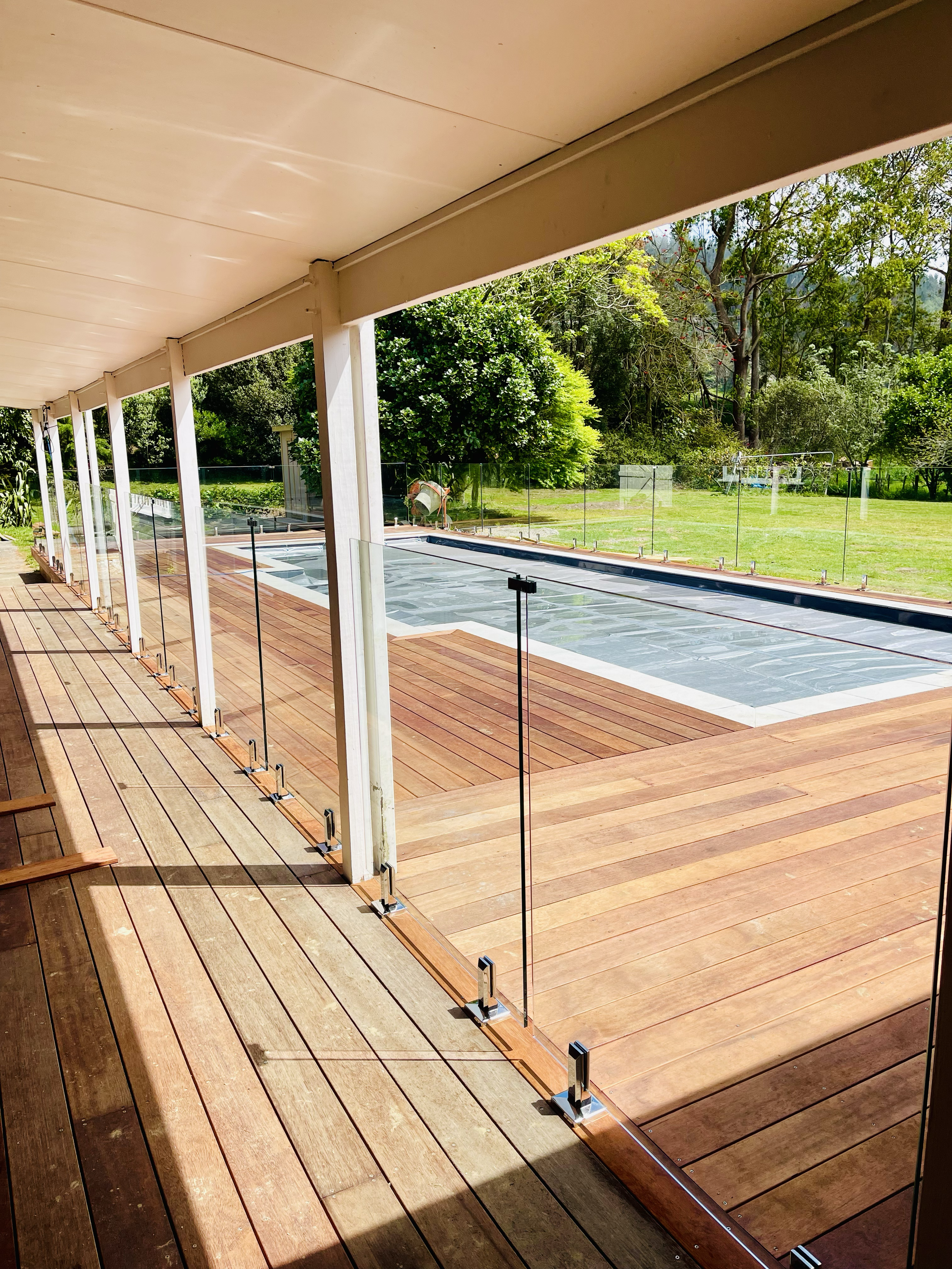 stunning glass pool fence 