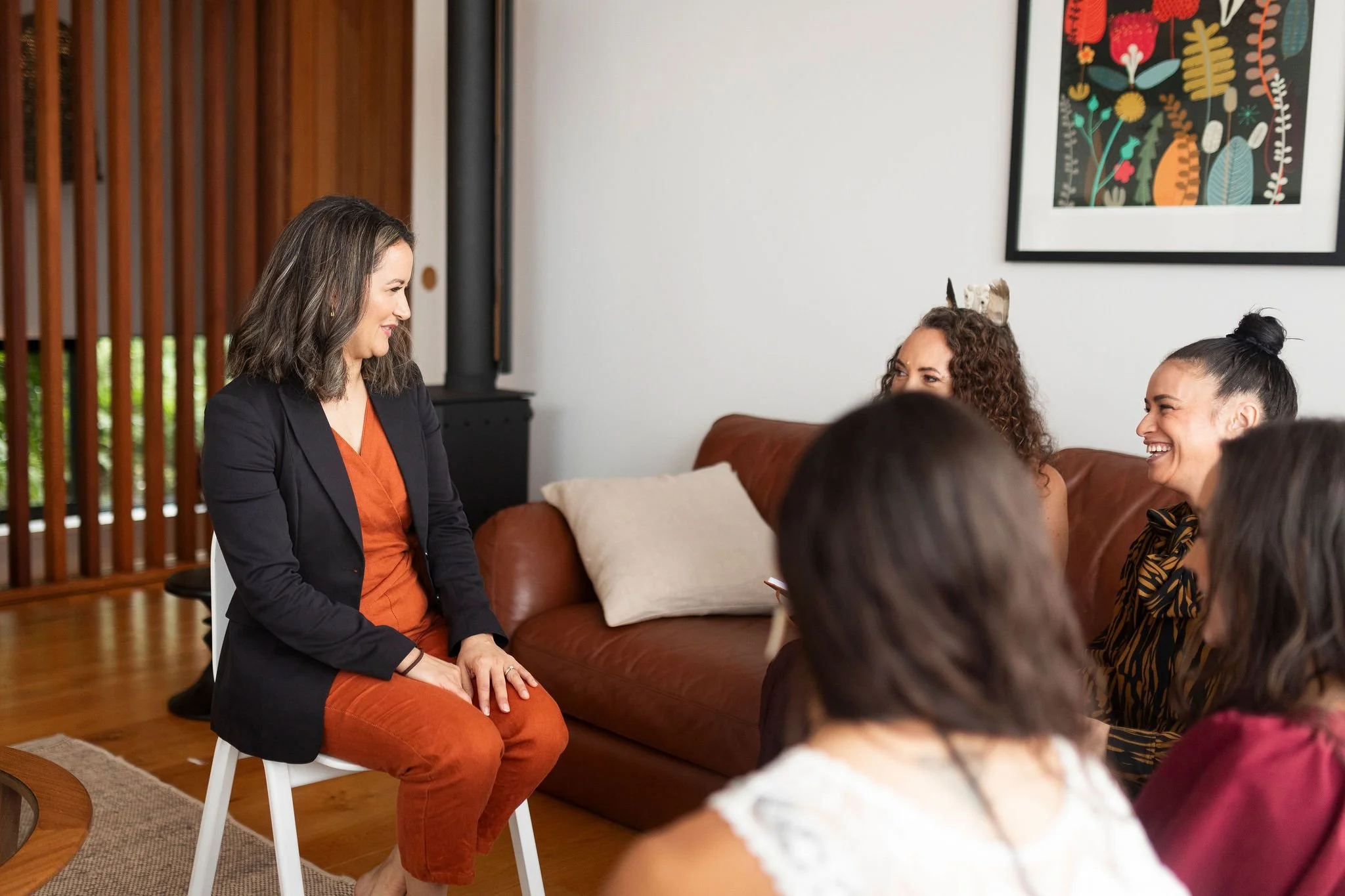 Dr Awanui Te Huia facilitating a reo Māori wānanga