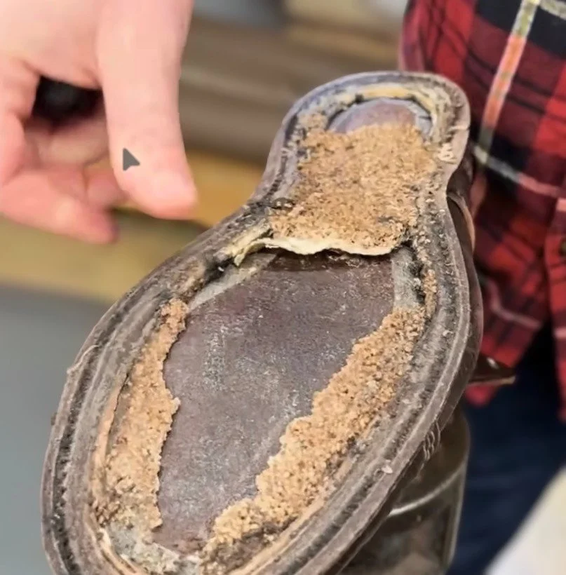 Boot having its cork filling replaced during a resole