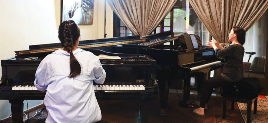 Lessons on two grand pianos