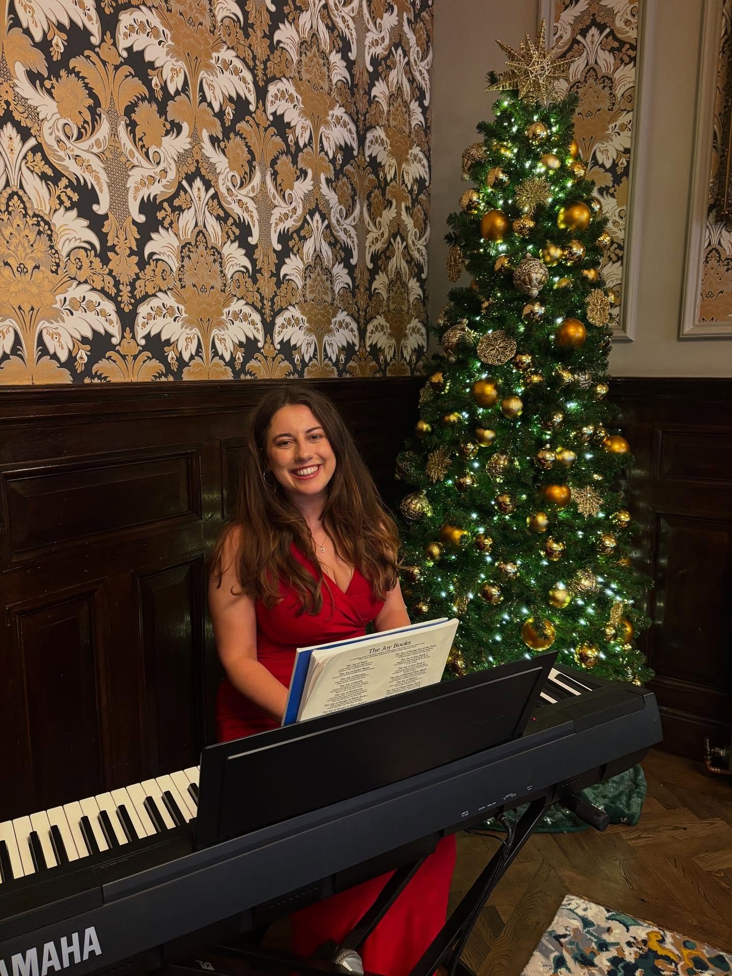 Had the best time playing for Robert and Margrets wedding at the @bonhamhotel 

It was such a pleasure to play and hear your beautiful love story. 💞 

For bookings please dm or see link in bio. 

🎄🎶🎹❤️✨