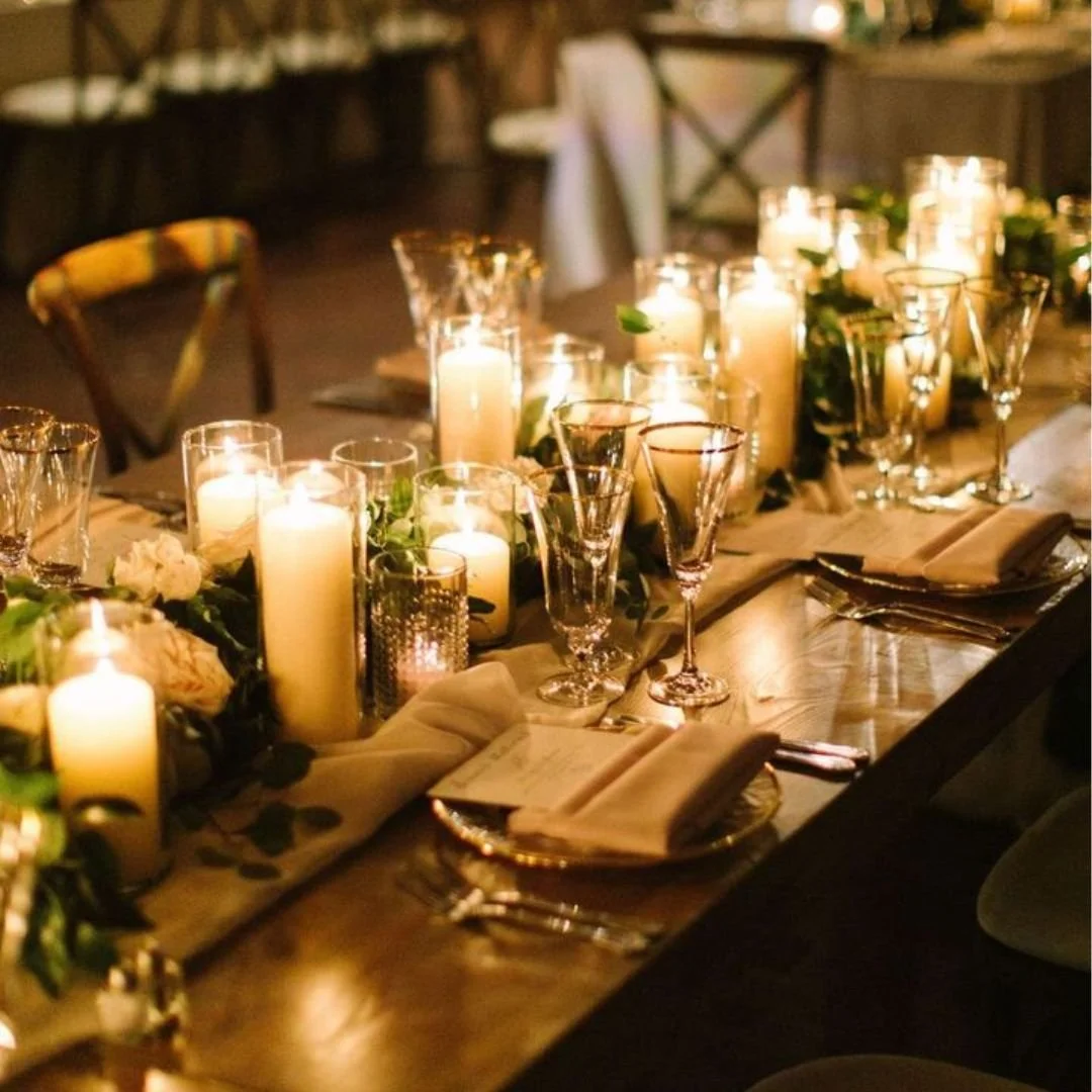 Lumi&egrave;res &amp; Ambiances : cr&eacute;er la magie de votre mariage ✨

La lumi&egrave;re joue un r&ocirc;le essentiel dans l&rsquo;atmosph&egrave;re d&rsquo;un mariage. Elle transforme un lieu, r&eacute;v&egrave;le une d&eacute;coration, et enve