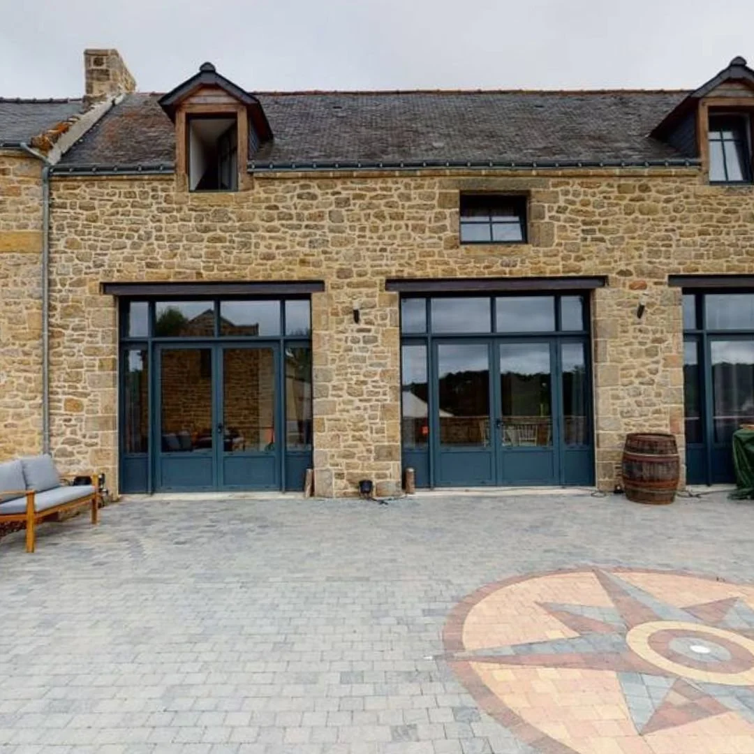 Imaginez c&eacute;l&eacute;brer votre mariage au bord de l&rsquo;oc&eacute;an, dans un lieu o&ugrave; la douceur marine se m&ecirc;le &agrave; l&rsquo;&eacute;l&eacute;gance intemporelle de la c&ocirc;te atlantique.

Le Domaine &Ocirc; Fleur de Sel, 
