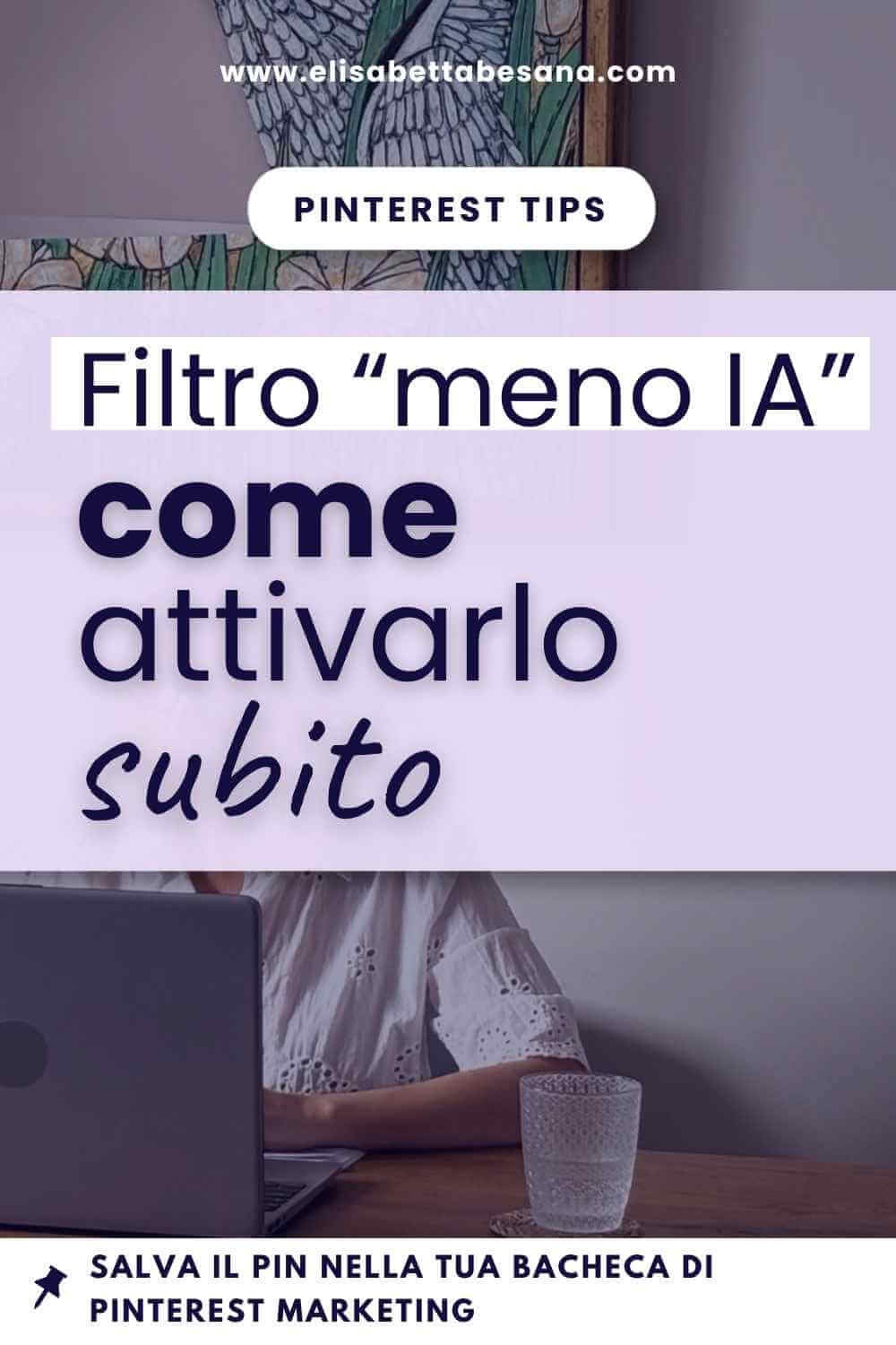 immagine verticale, sullo sfondo Elisabetta Besana seduta al tavolo in legno chiaro con laptop aperto, testo centrale su banner lilla FILTRO MENO IA COME ATTIVARLO SUBITO, PINTEREST TIPS