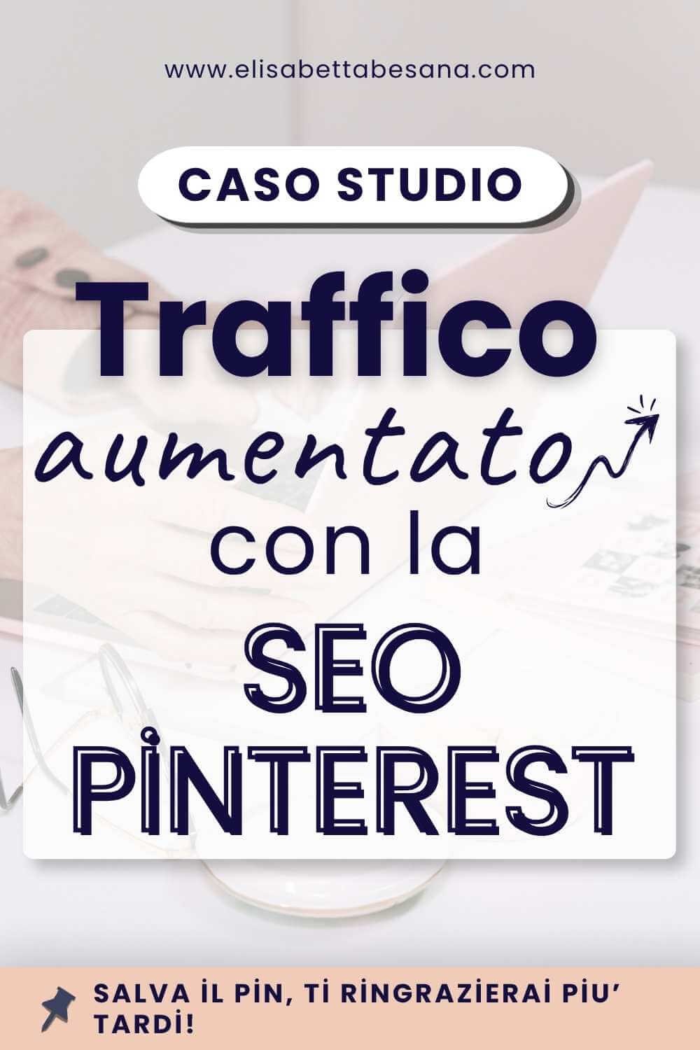 immagine verticale sfondo chiaro, si intravedono mani femminili che digitano su un laptop, al centro grande testo in blu TRAFFICO AUMENTATO CON LA SEO PINTEREST