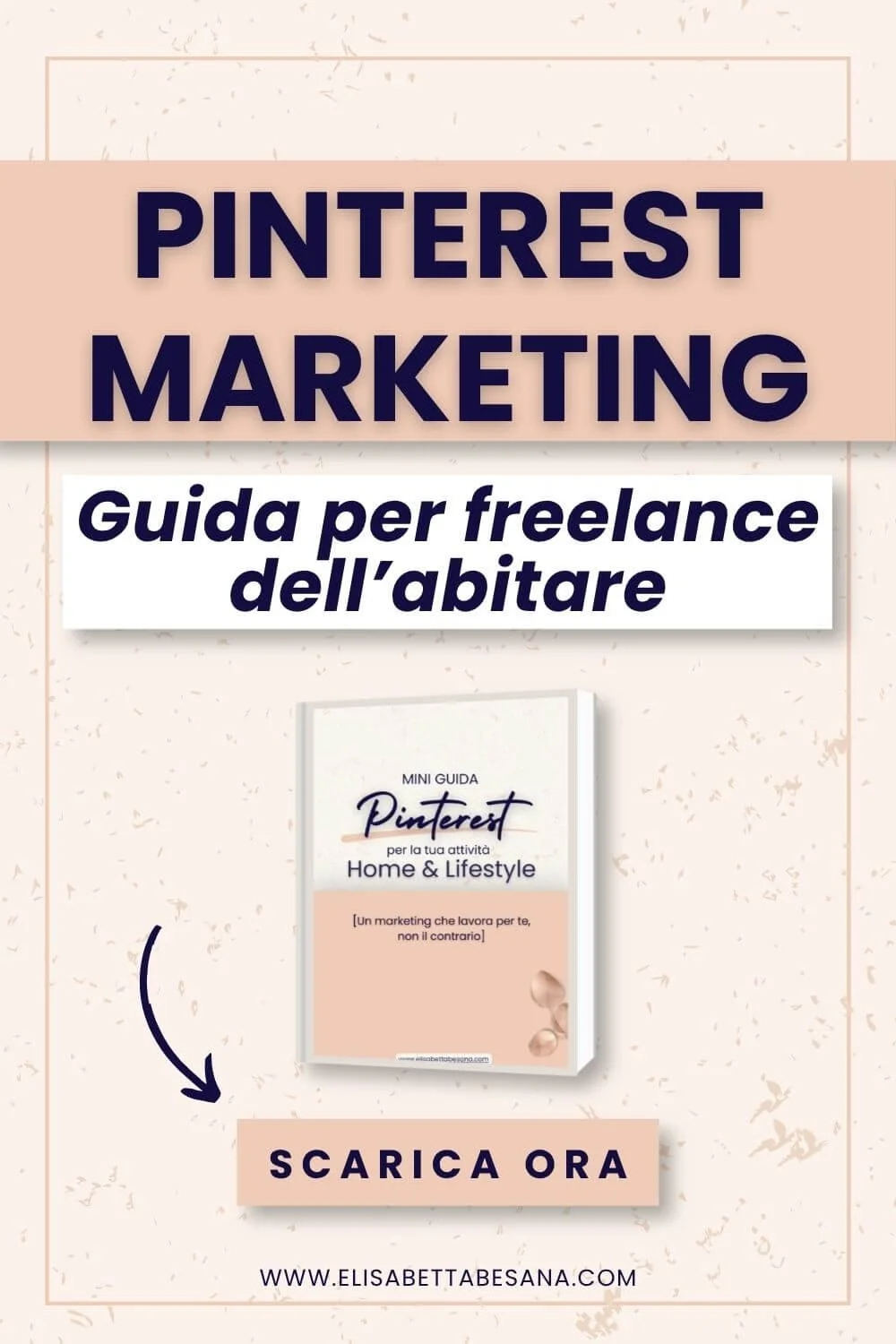 in alto grafica testuale blu su sfondo rosa antico "Pinterest marketing, guida per freelance dell'abitare". Sotto anteprima della copertina della guida. In basso url www.elisabettabesana.com.