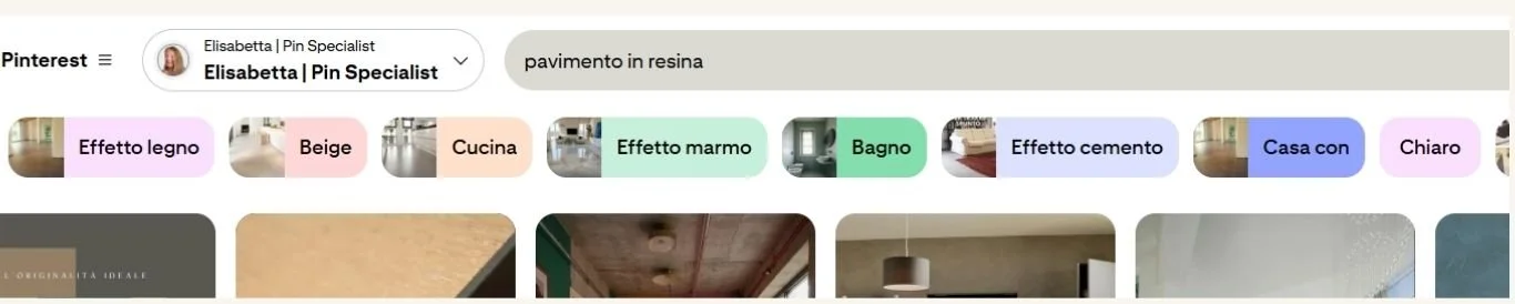 Esempio di barra di ricerca di Pinterest con inserimento delle parole "pavimento in resina" e sottostanti bubble colorate con termini di ricerca correlati per ricerca SEO