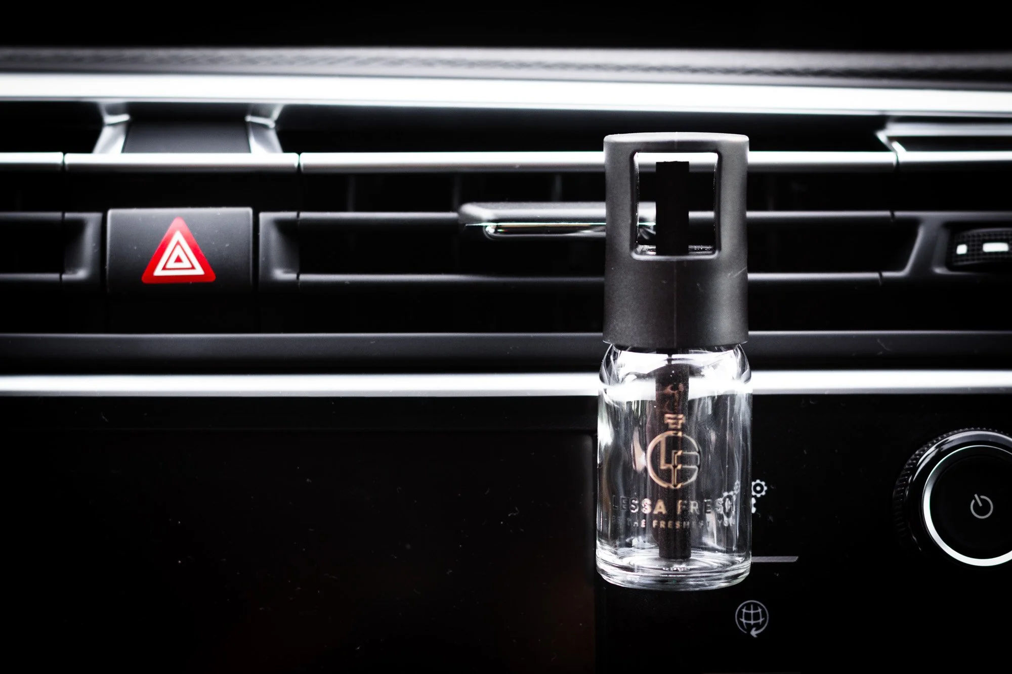 Lessa Fresh Dufterfrische - Eine neue Art dein Auto zu erleben. Lufterfrischer für dein Fahrzeug mit deinem eigenen Duft.