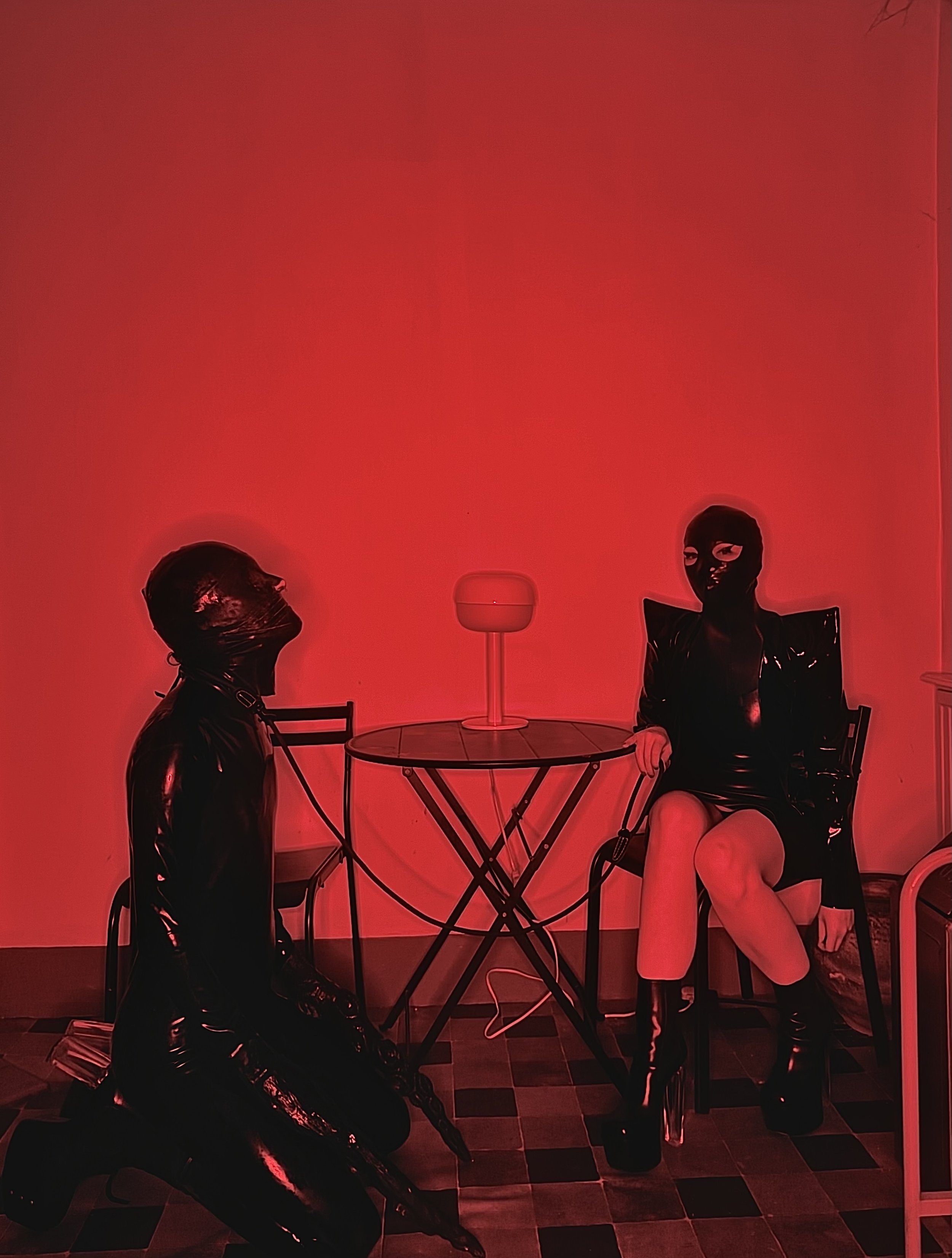 Look #1 Latex Zipper Catsuit, Octo Gloves
Look #2 Latex Hood, Leather Neck Corset, PVC Blazer, Latex Dress